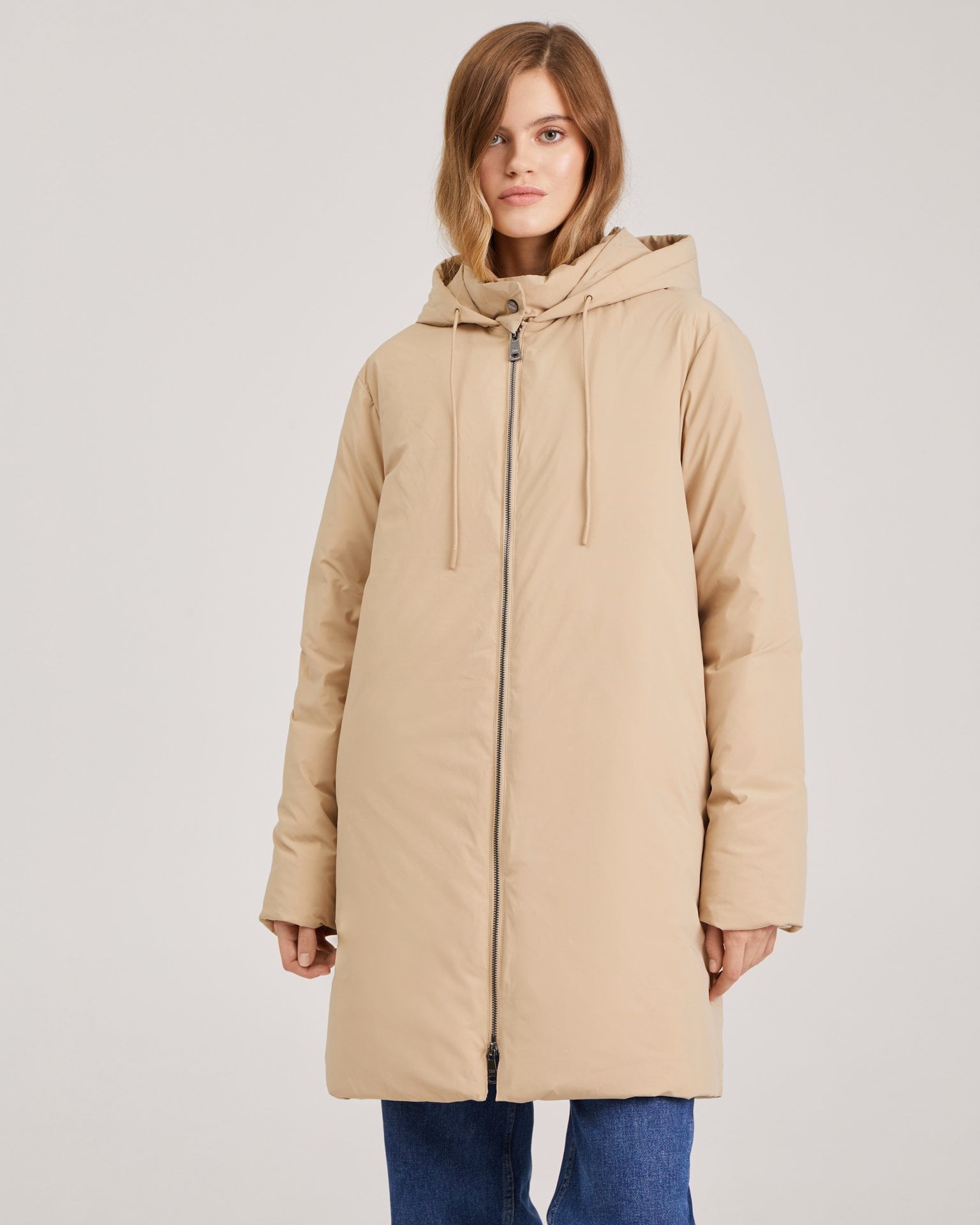 Down jacket with natural insulation