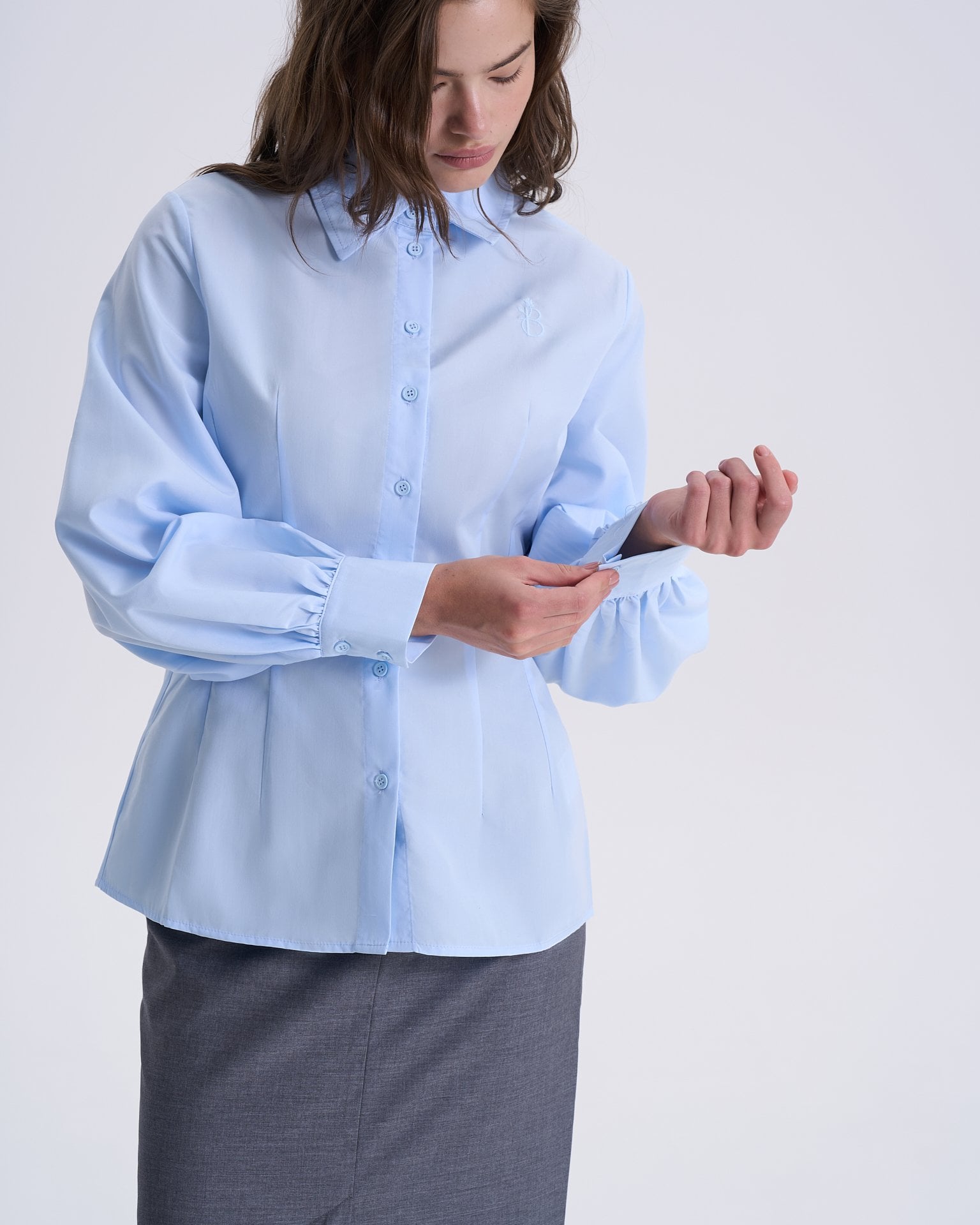 Shirt with voluminous sleeves