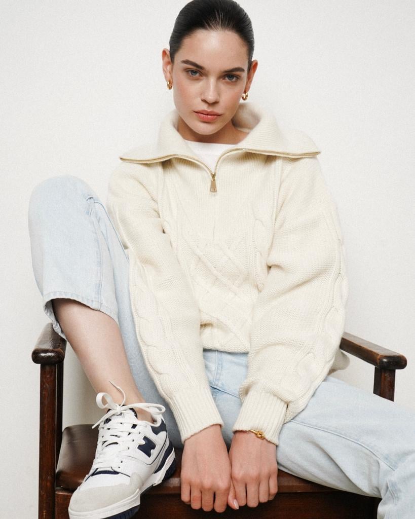 Jumper with a collar