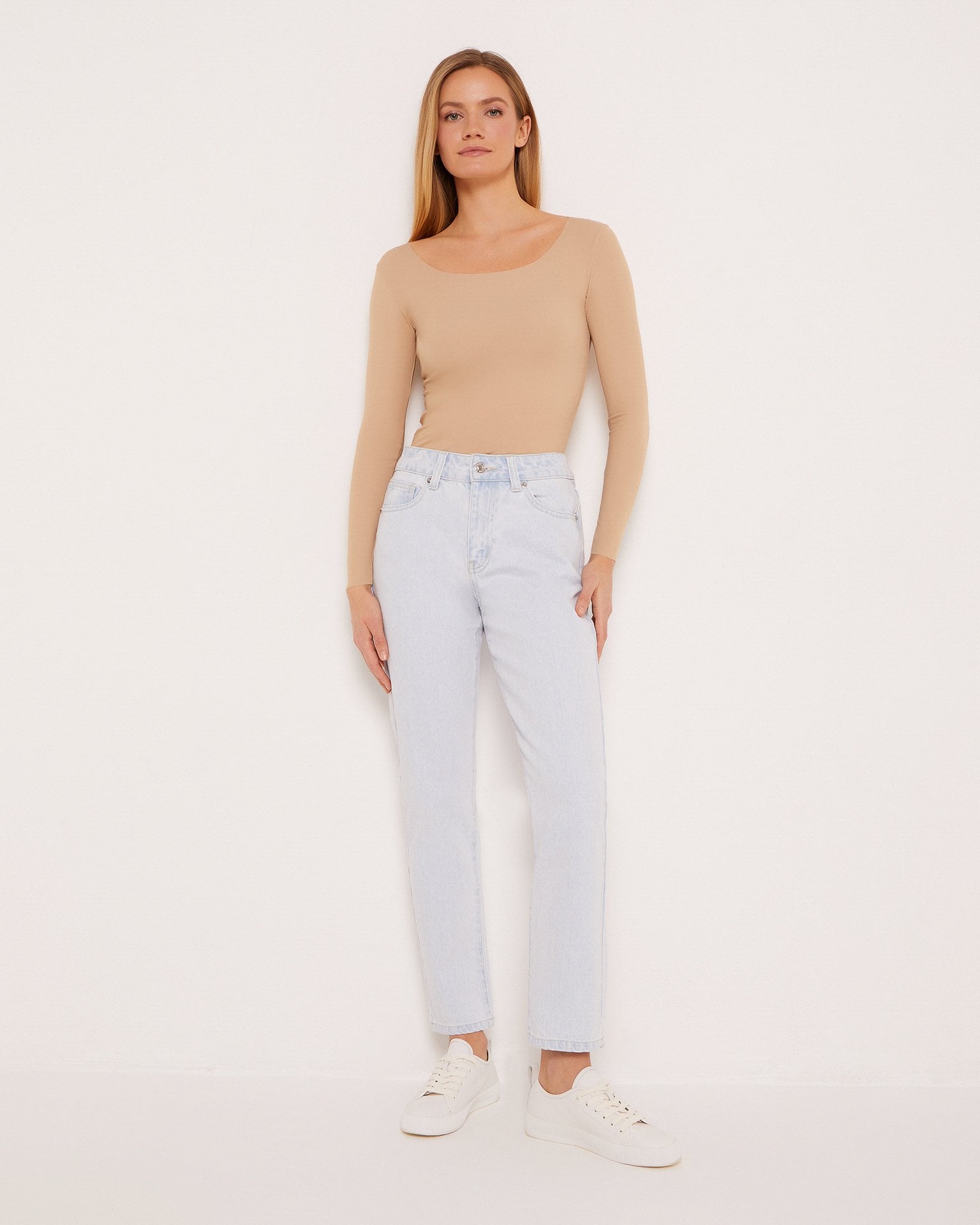 Mom jeans in light blue