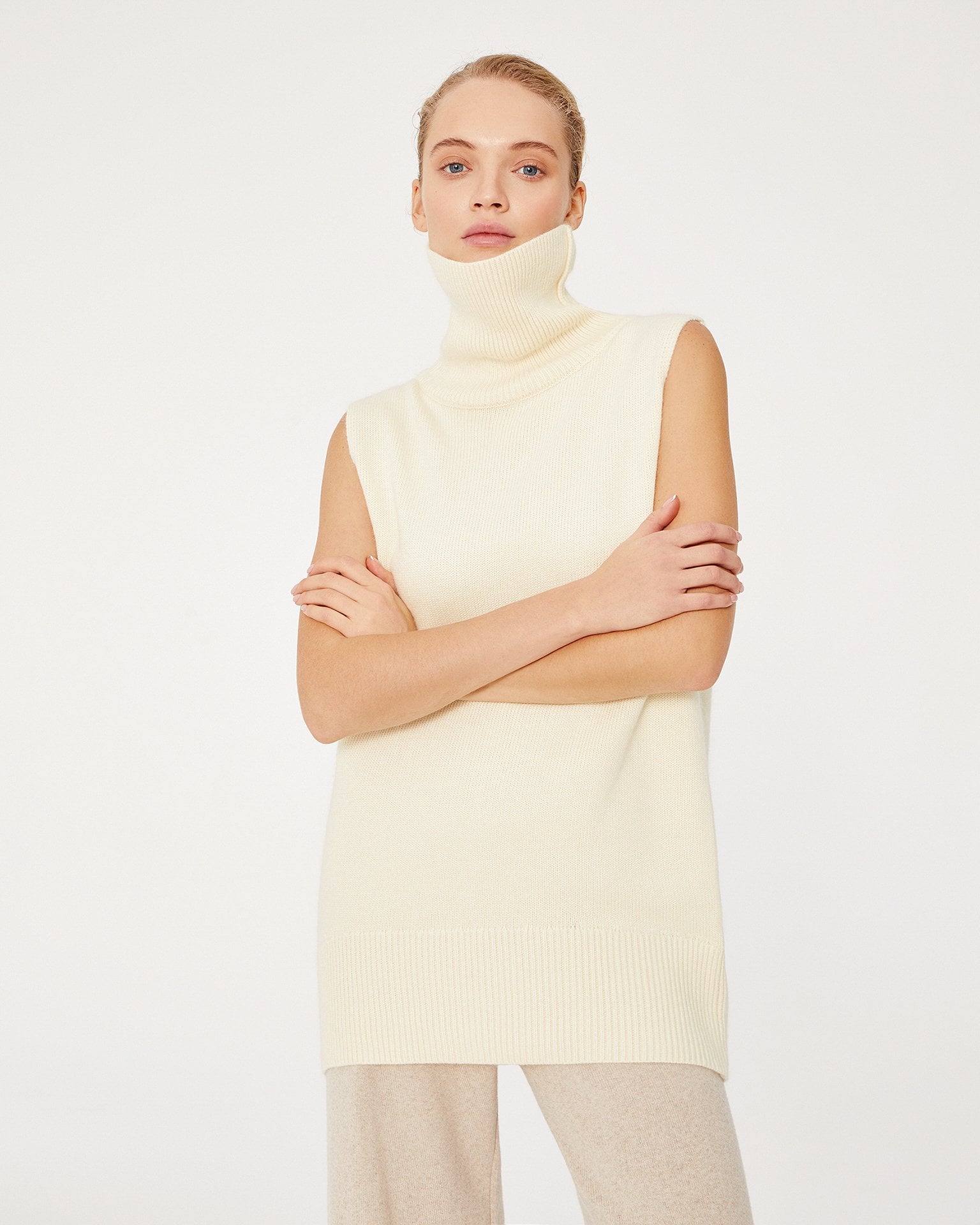 Jumper with statement collar