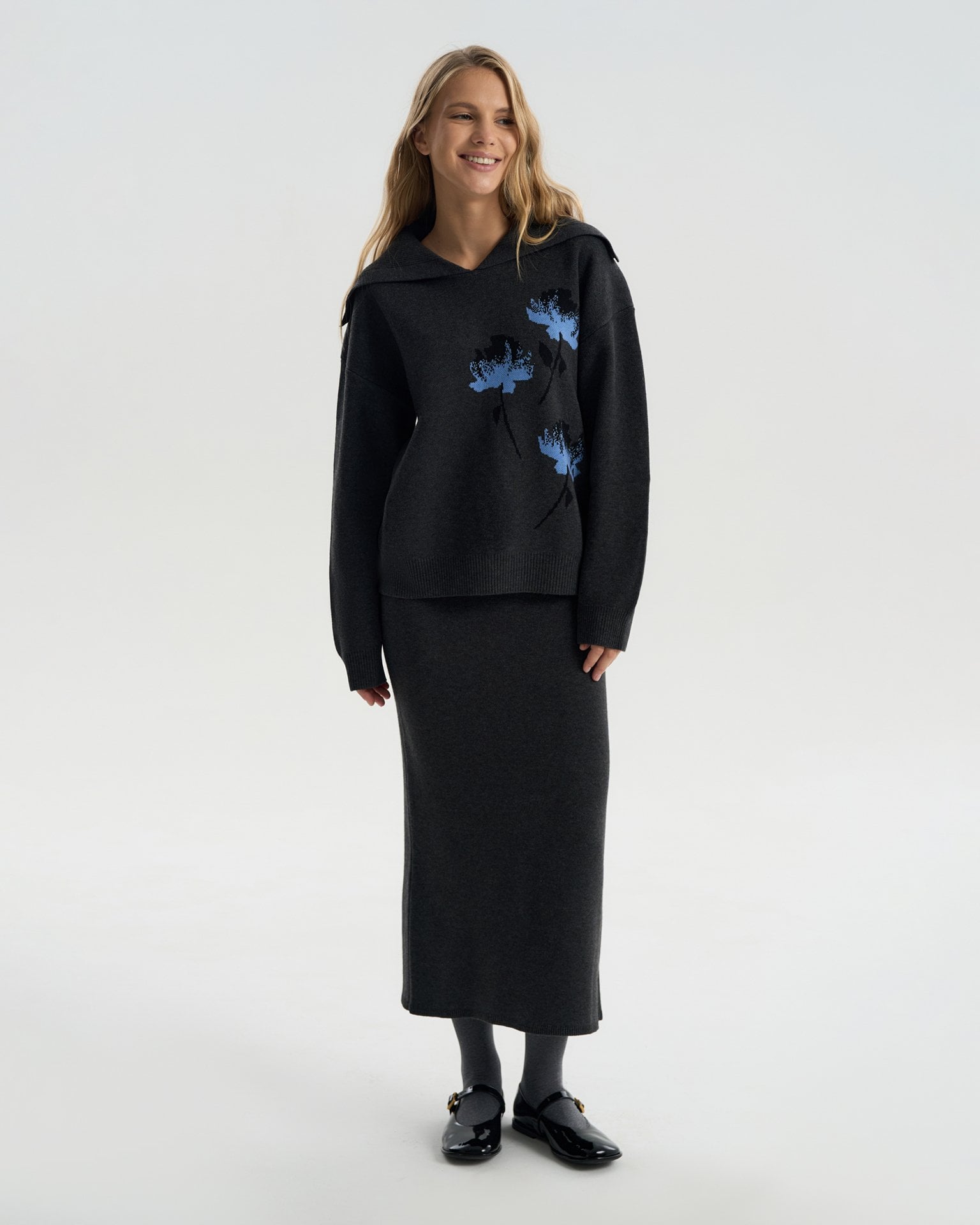 Wide-collar jumper