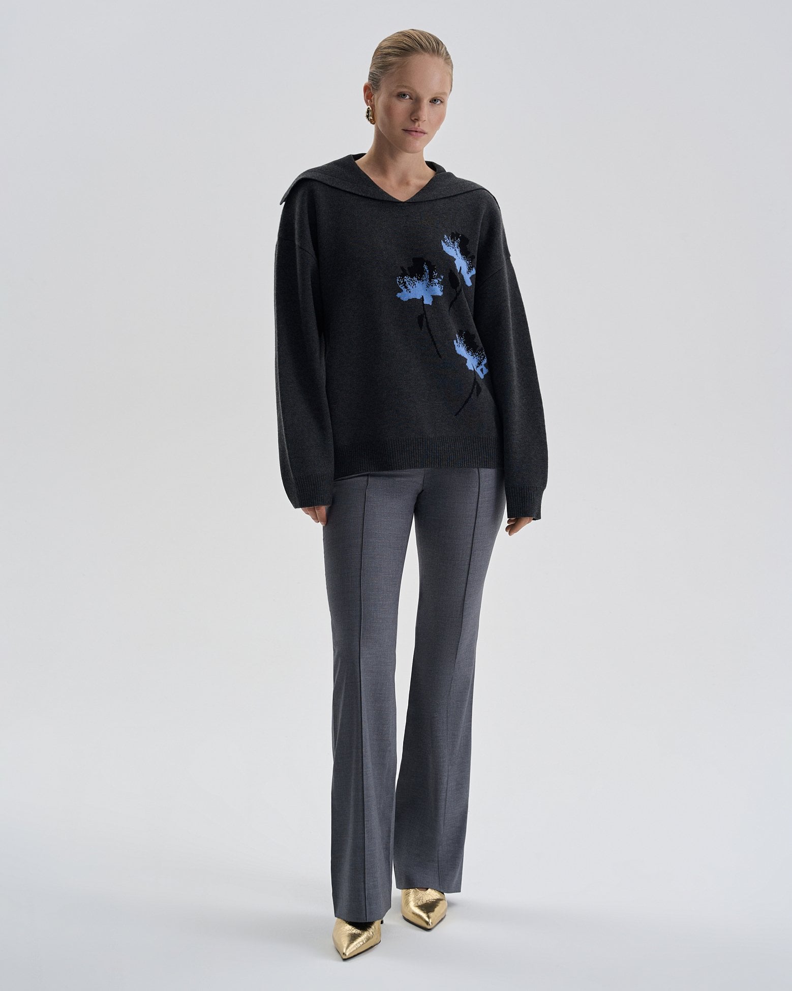 Wide-collar jumper