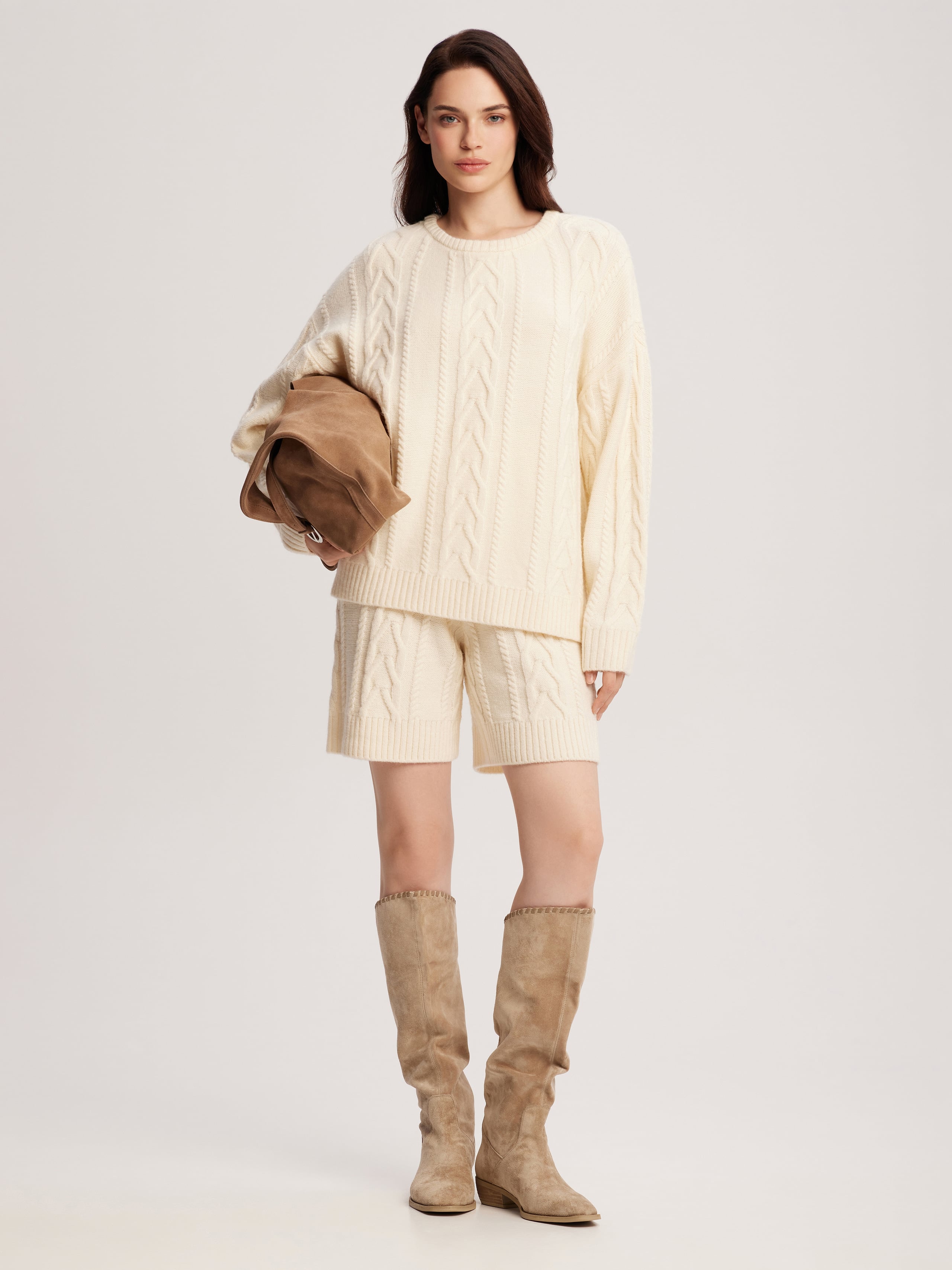 Knitted suit with shorts