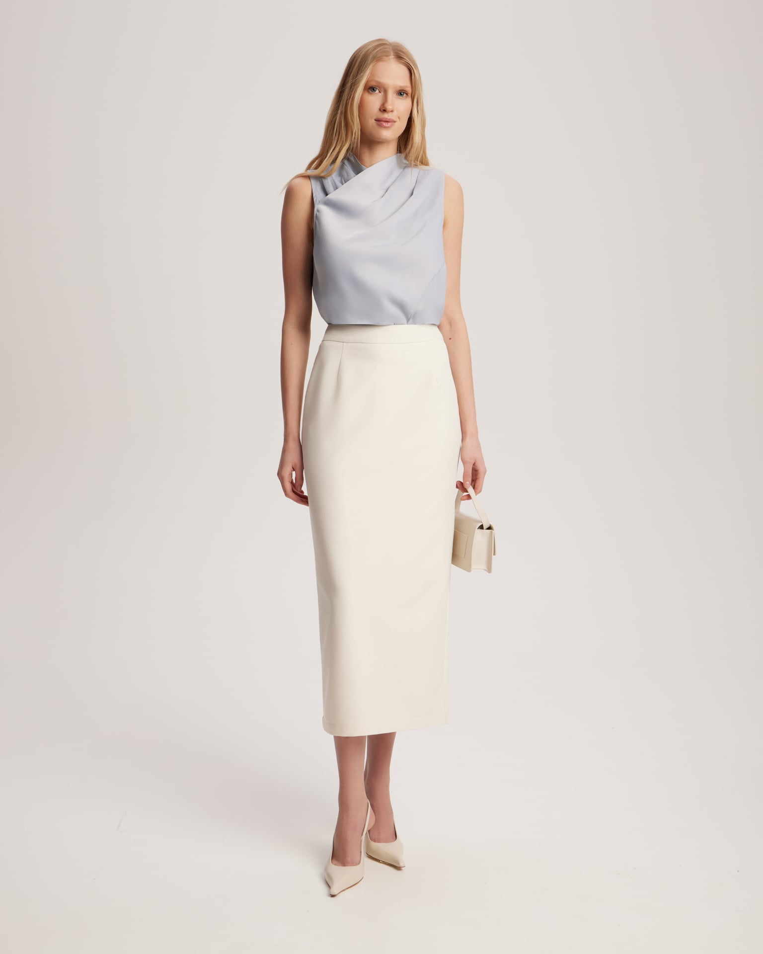 Straight-cut skirt in milky color