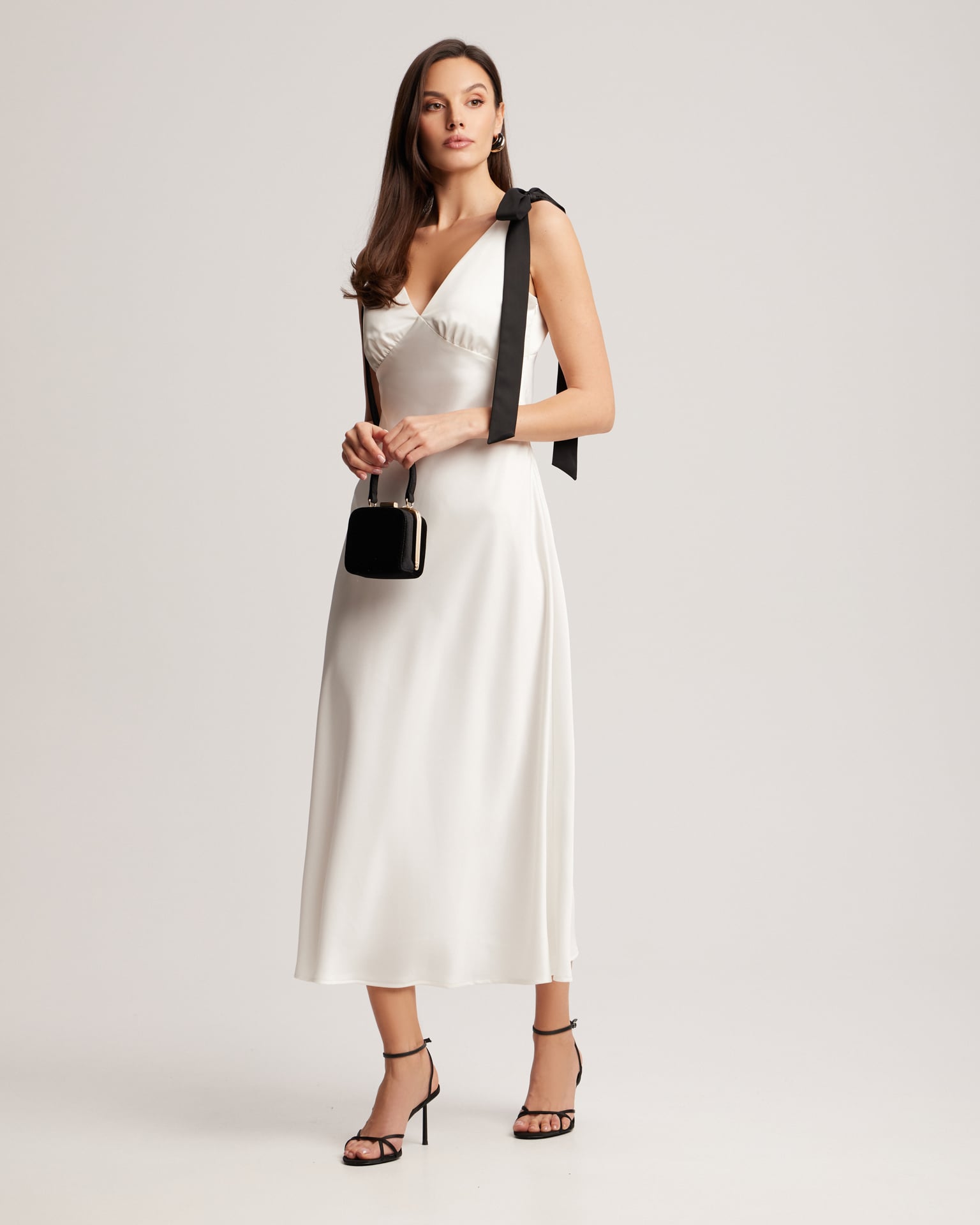 Dress with a V-neck