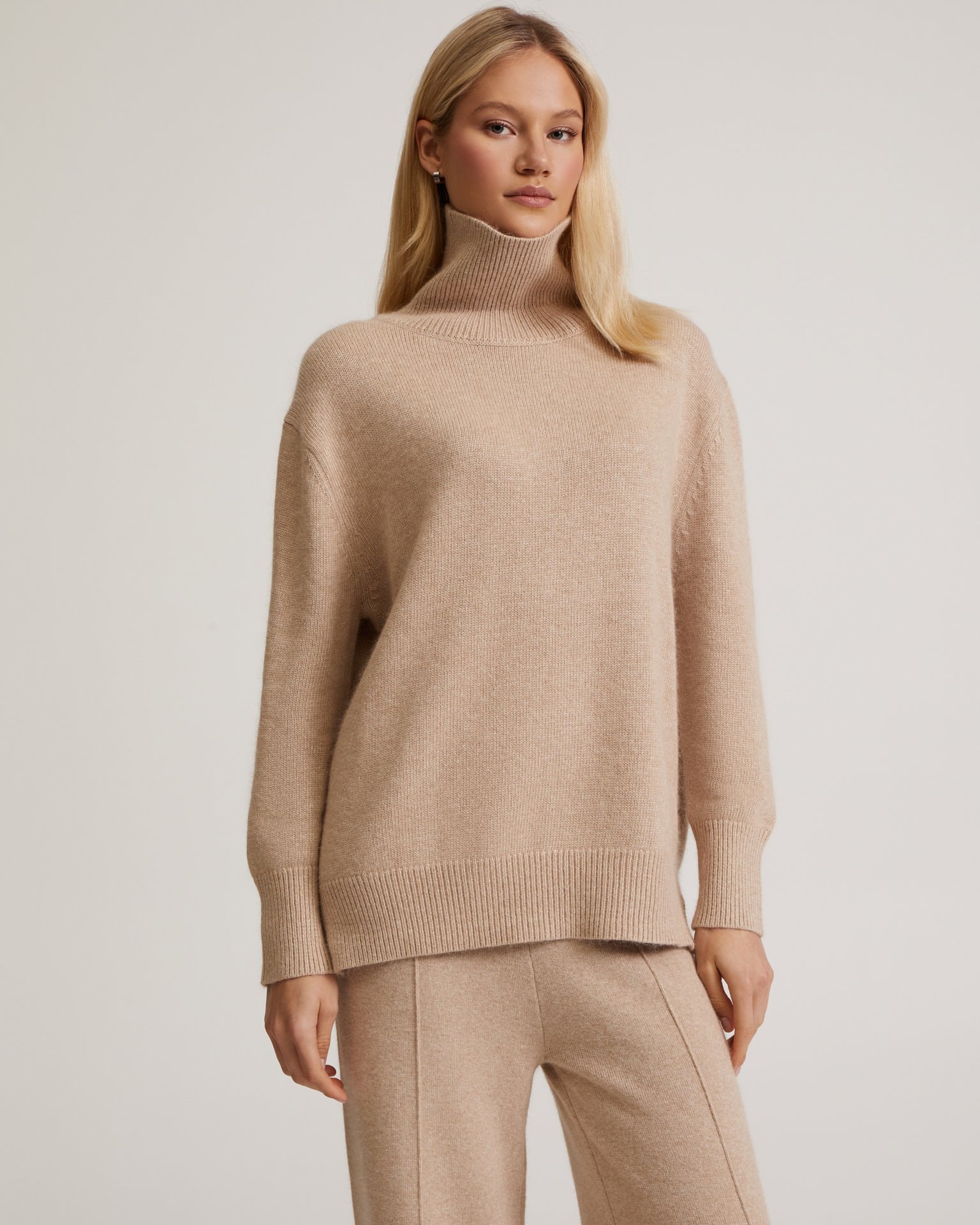A knitwear suit in beige, Beige — photo 6