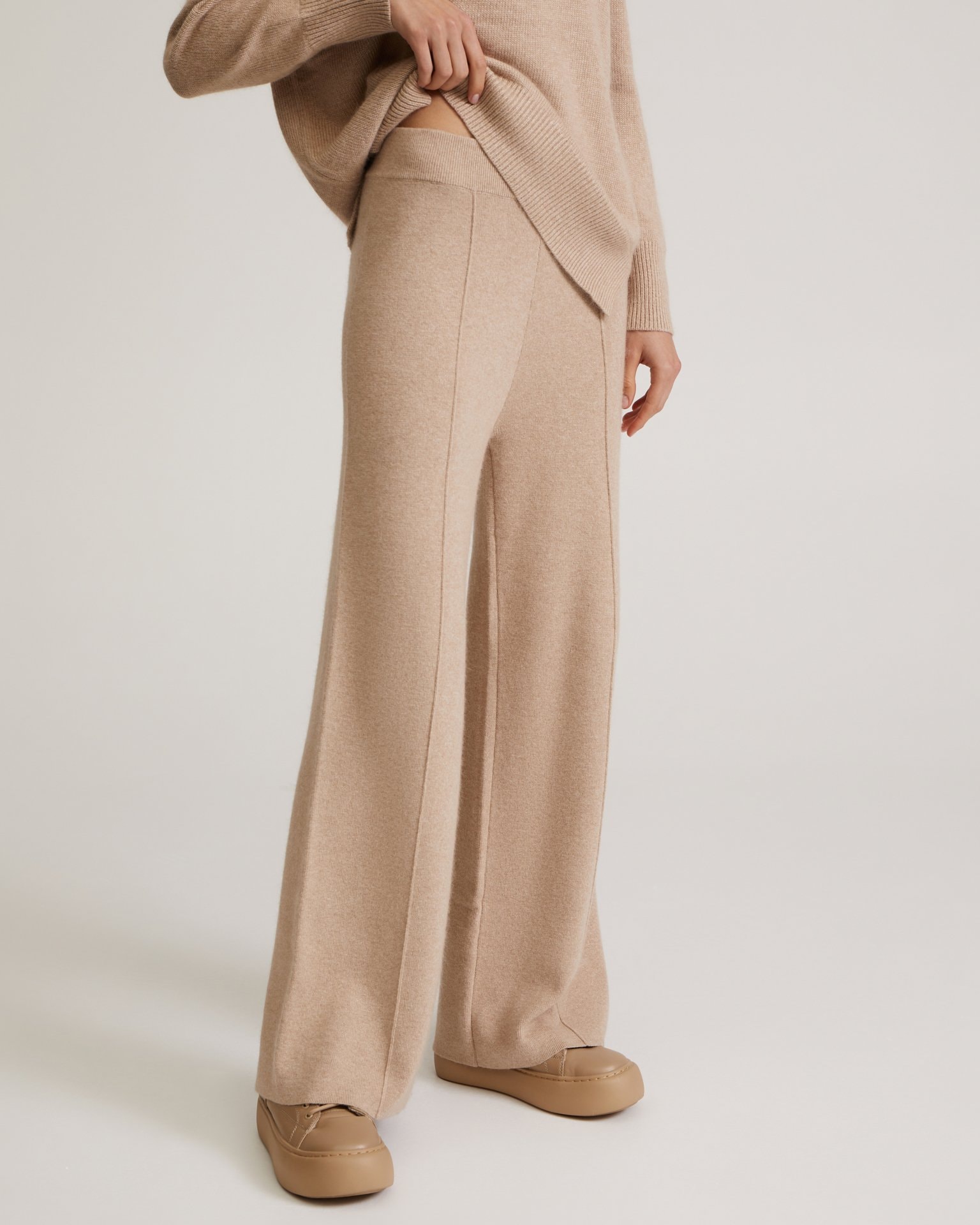 A knitwear suit in beige, Beige — photo 10