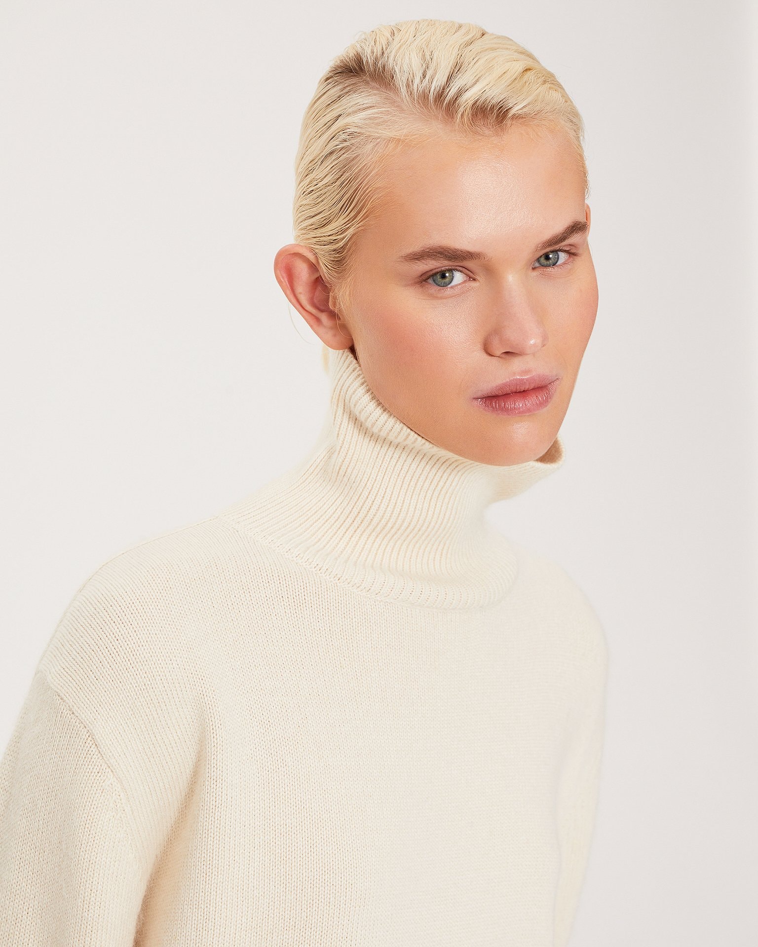 A knitwear suit in a milky colour, Milky — photo 4