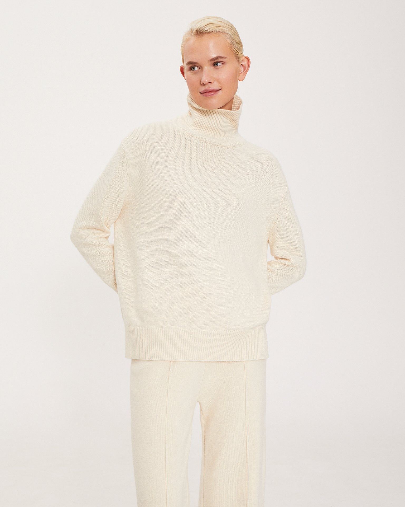A knitwear suit in a milky colour, Milky — photo 2