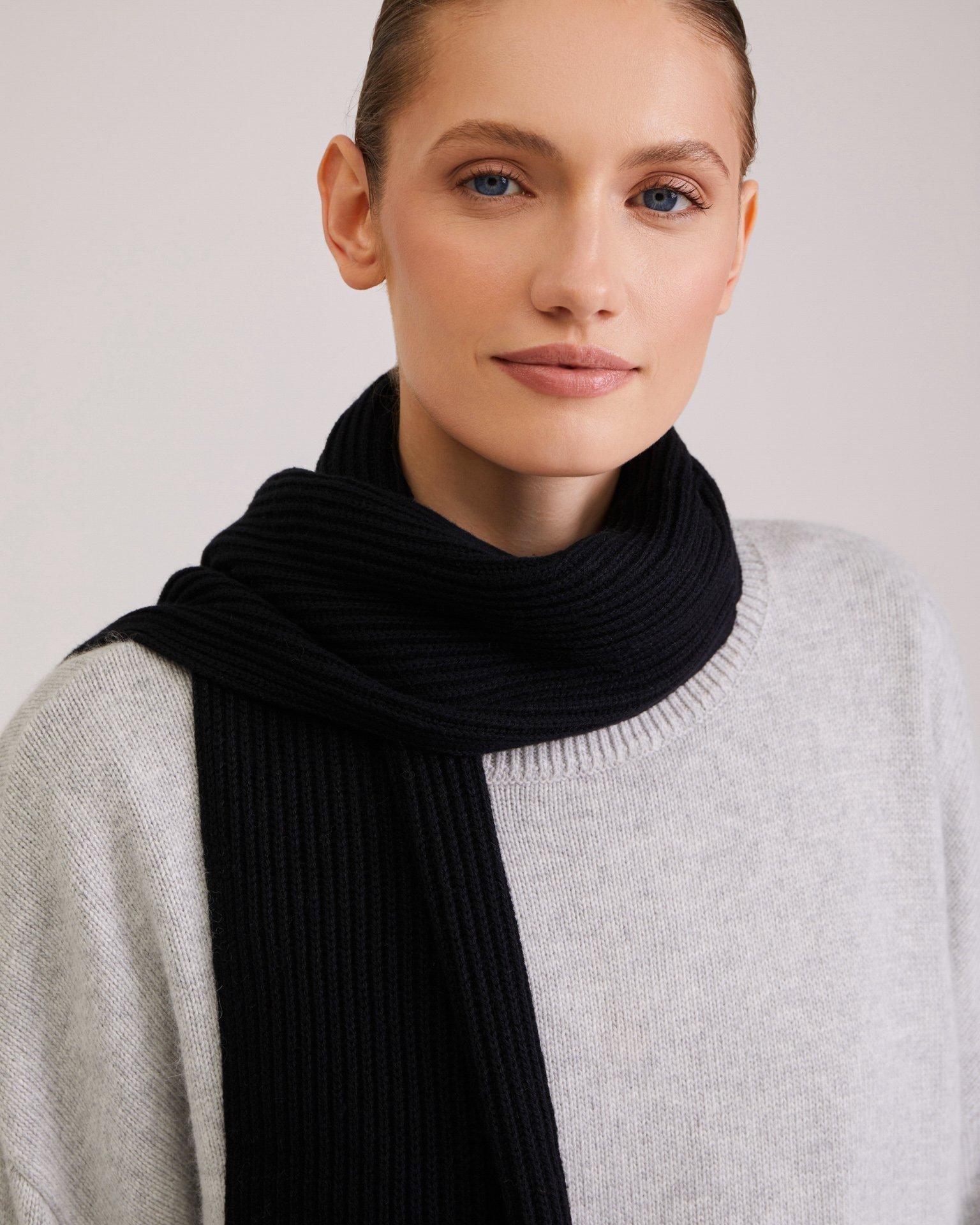 Wide scarf, Black