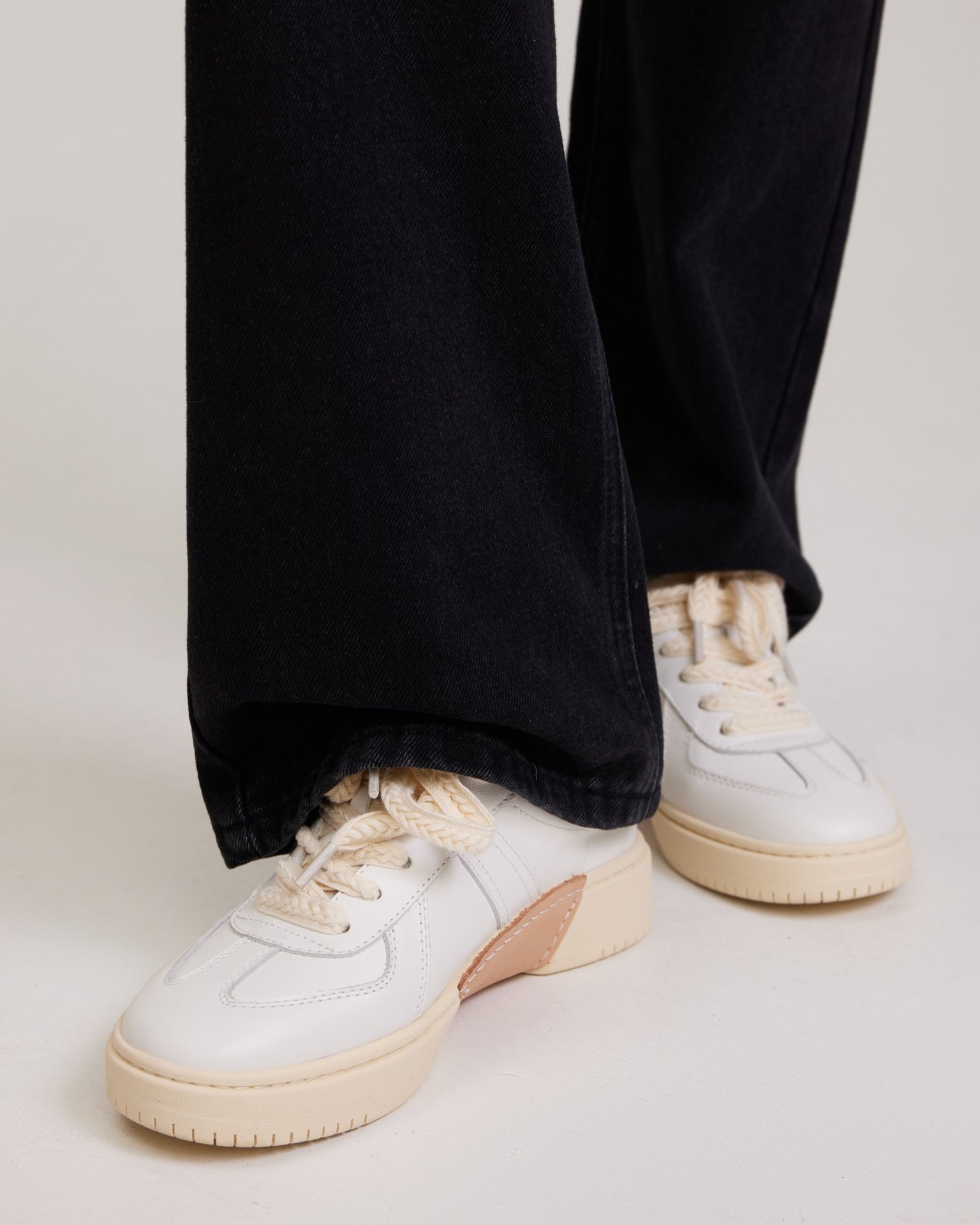 White trainers with inserts, White — photo 4