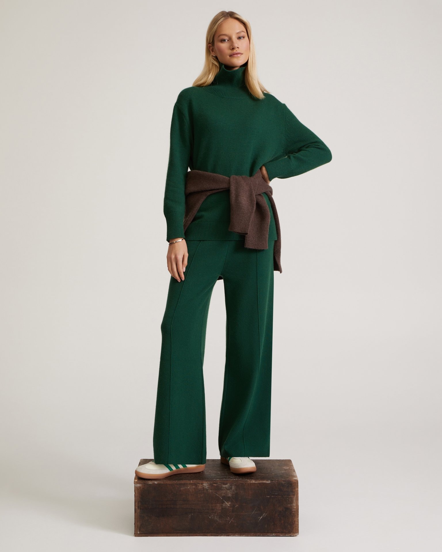 Knitted suit in emerald green, Green