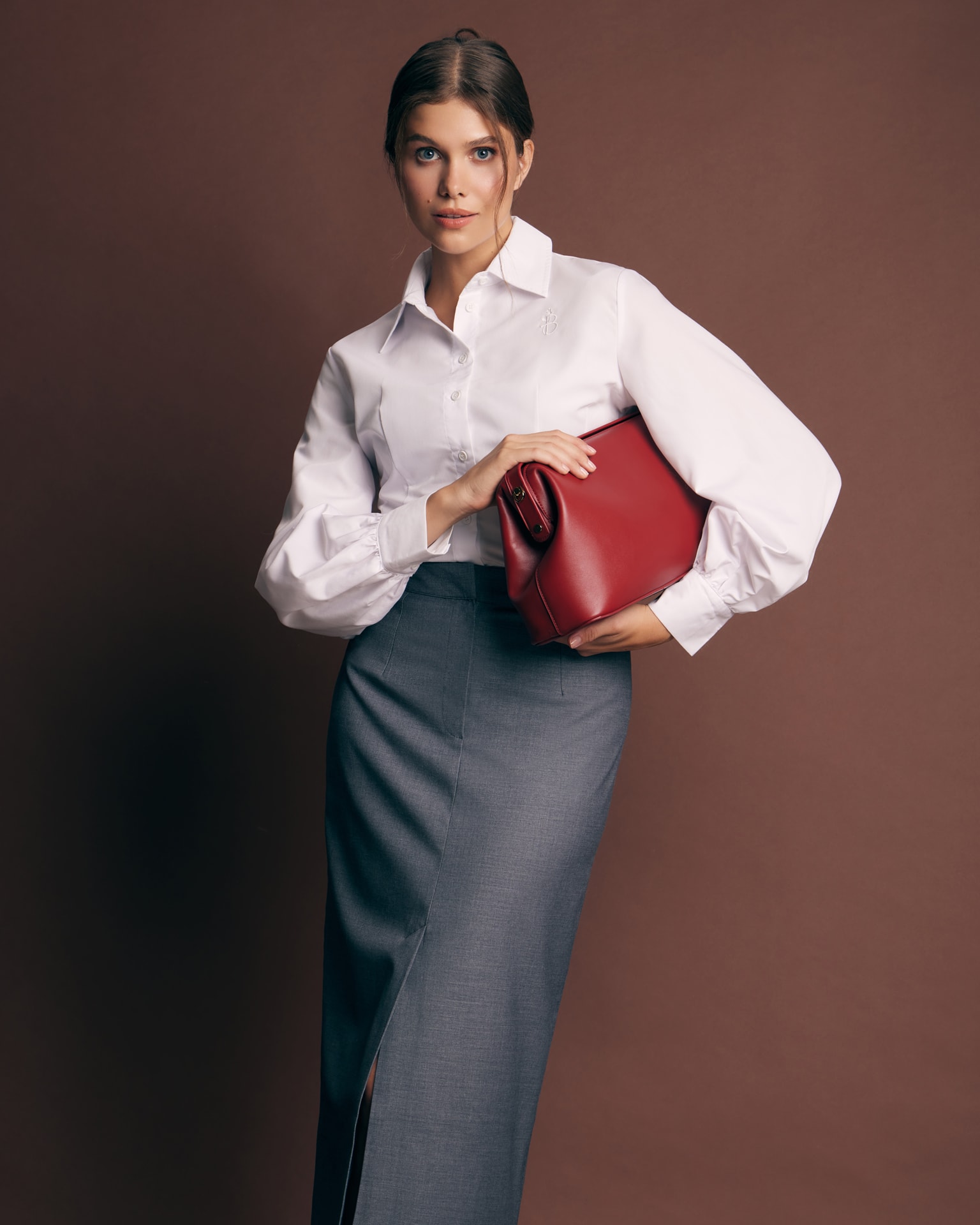 Straight skirt with a slit, Grey