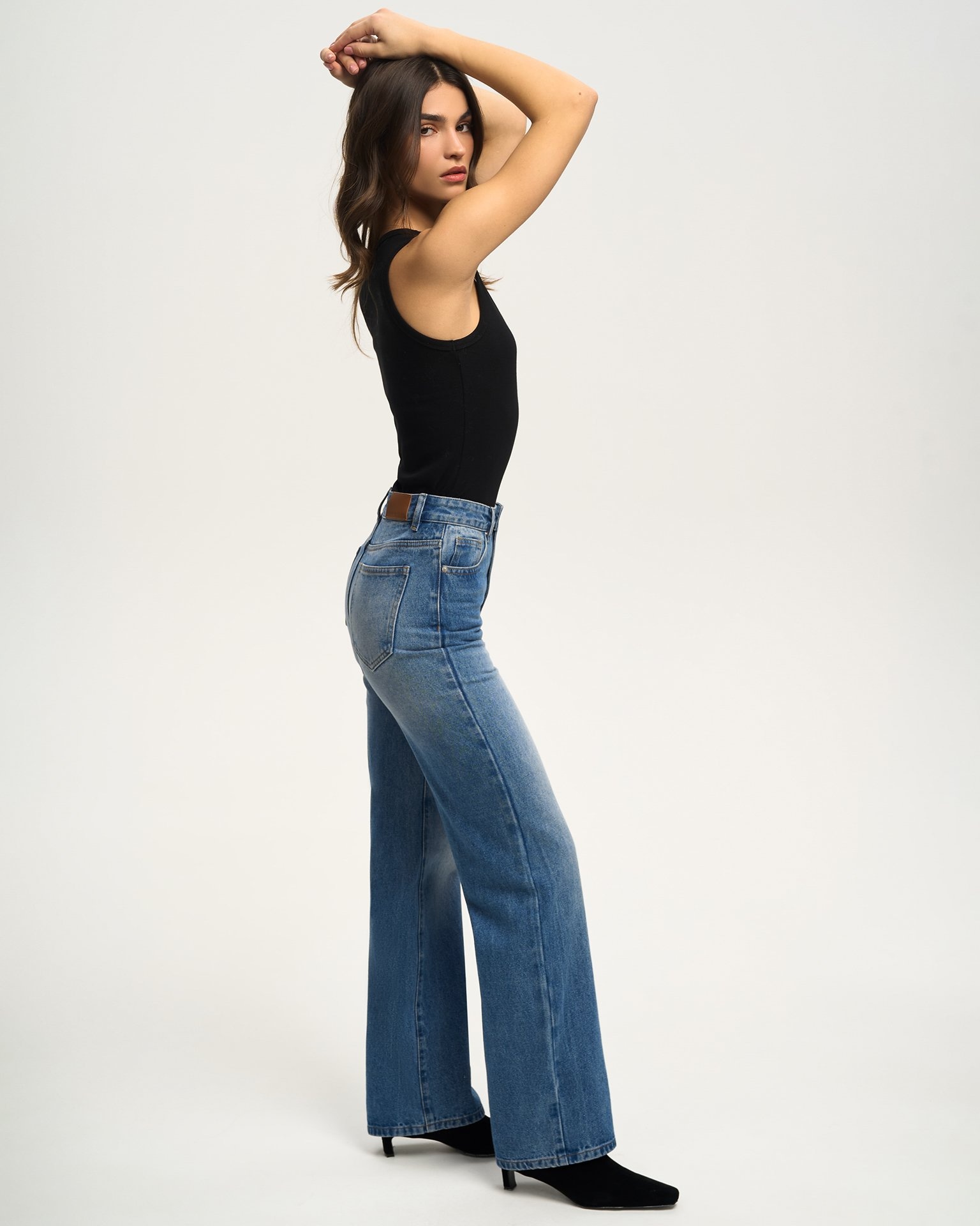 Straight-leg jeans in light blue