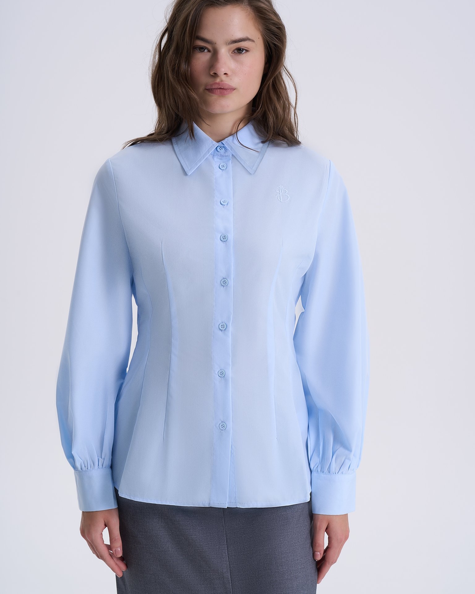 Shirt with voluminous sleeves