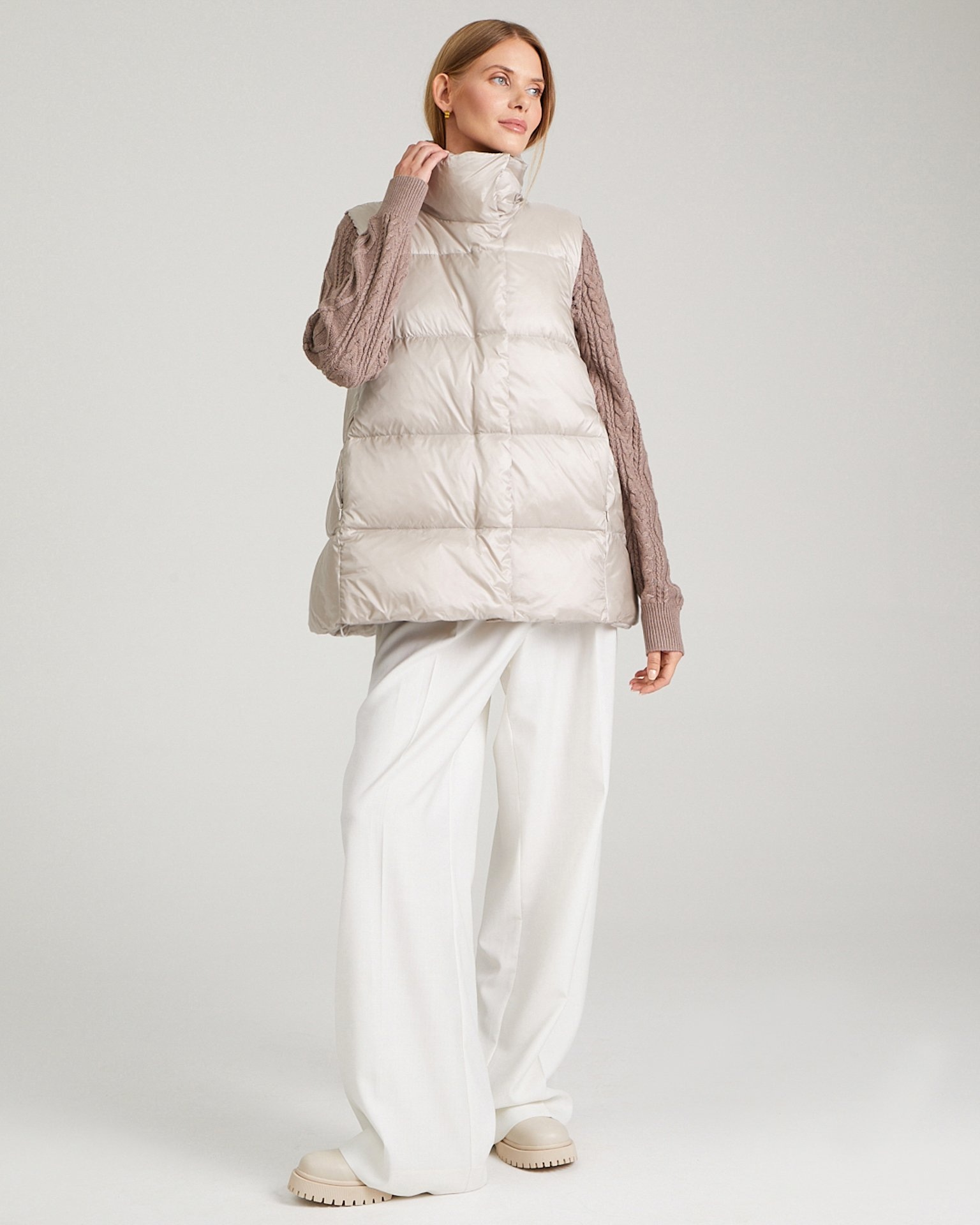 Insulated waistcoat with a stand-up collar