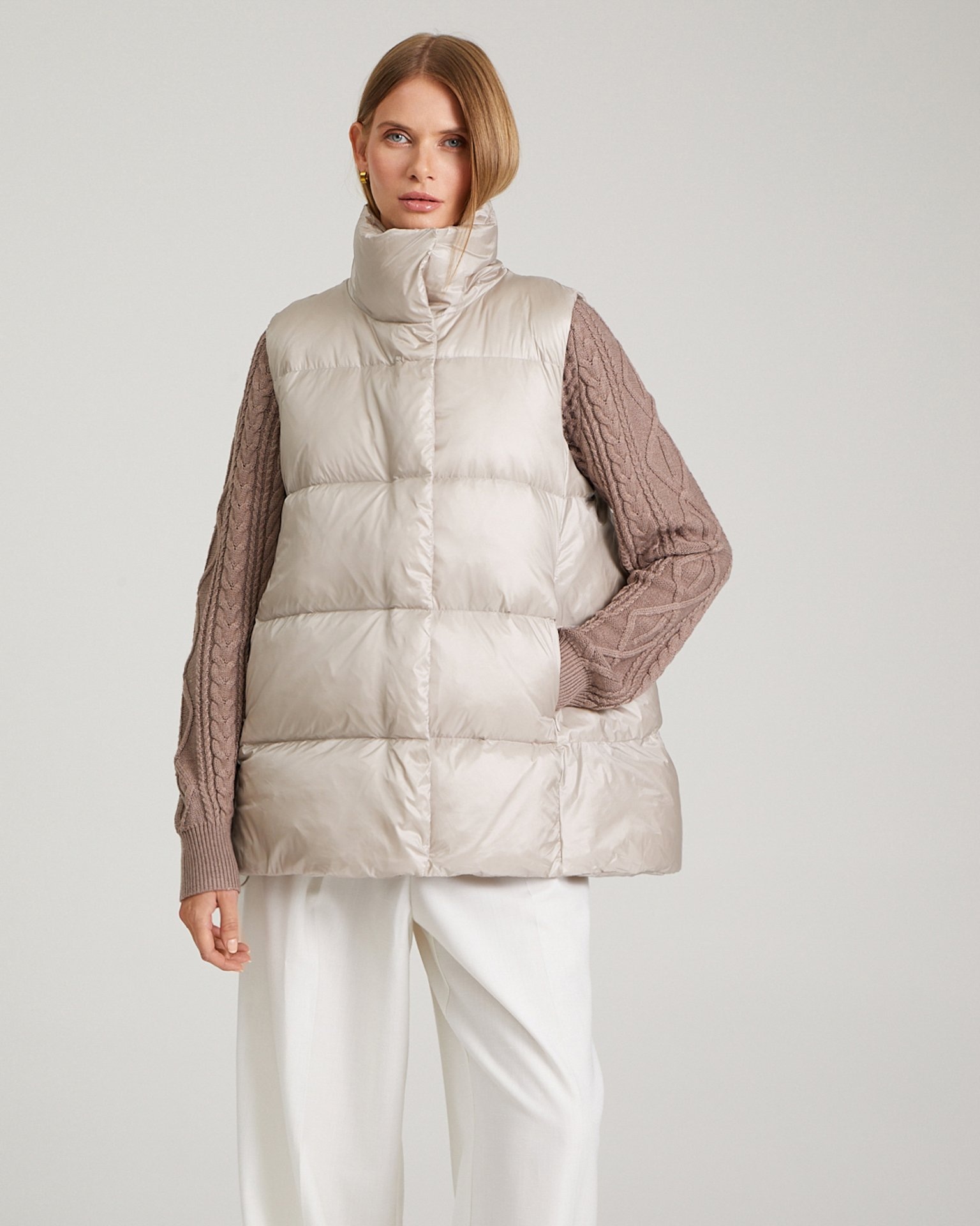 Insulated waistcoat with a stand-up collar