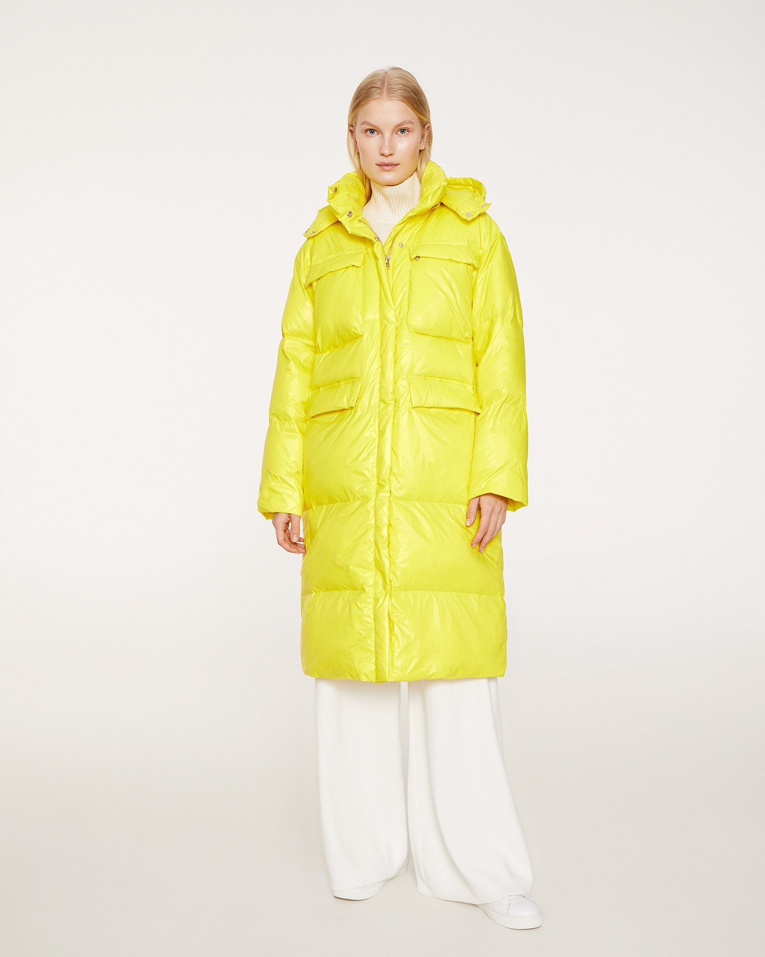 Long puffer coat in yellow