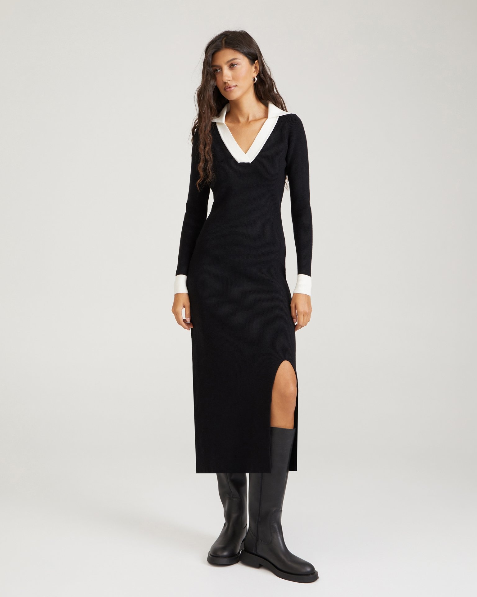 Knitted dress with a slit