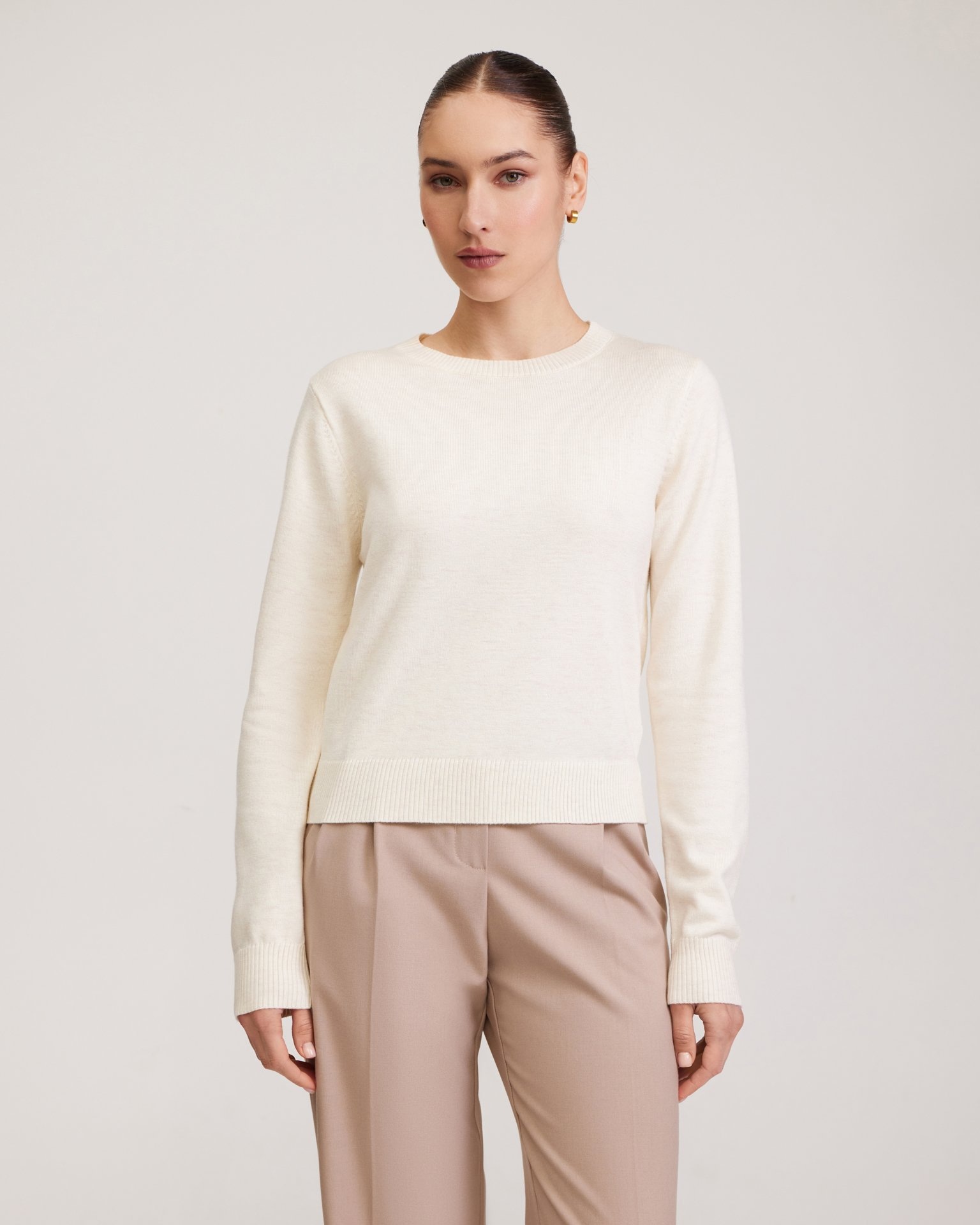 Basic milk-coloured jumper