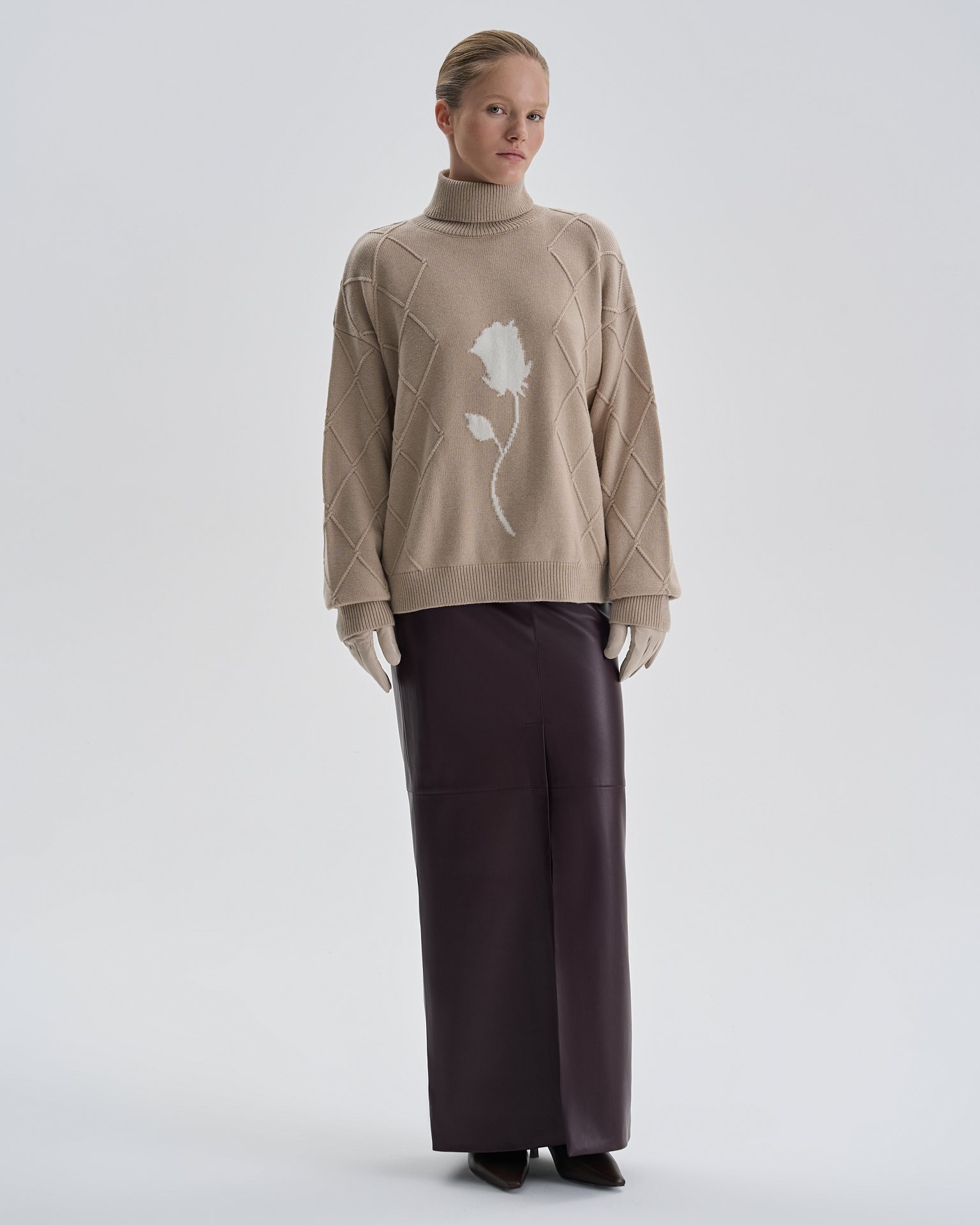 Sweater with voluminous sleeves