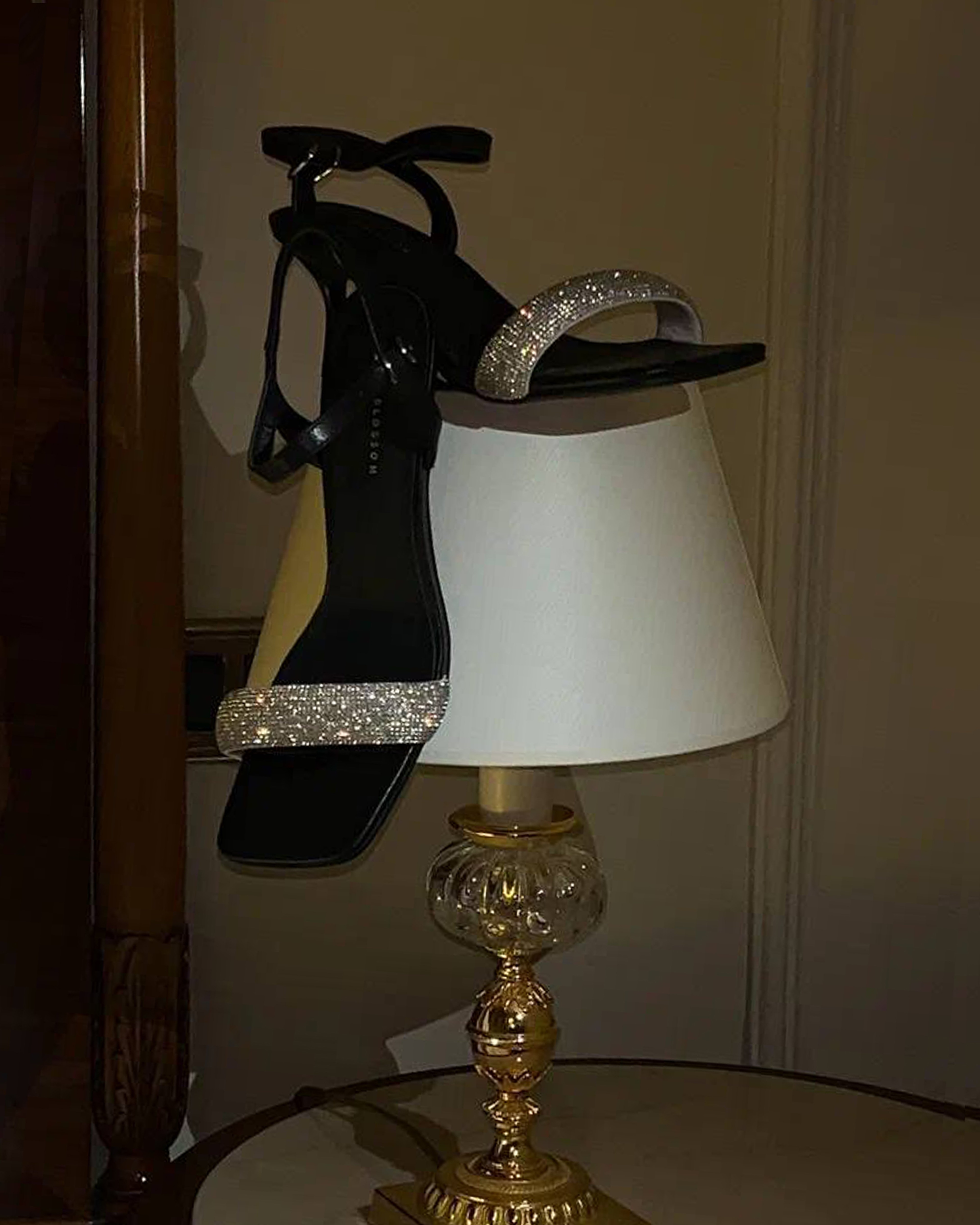 Sandals with crystals