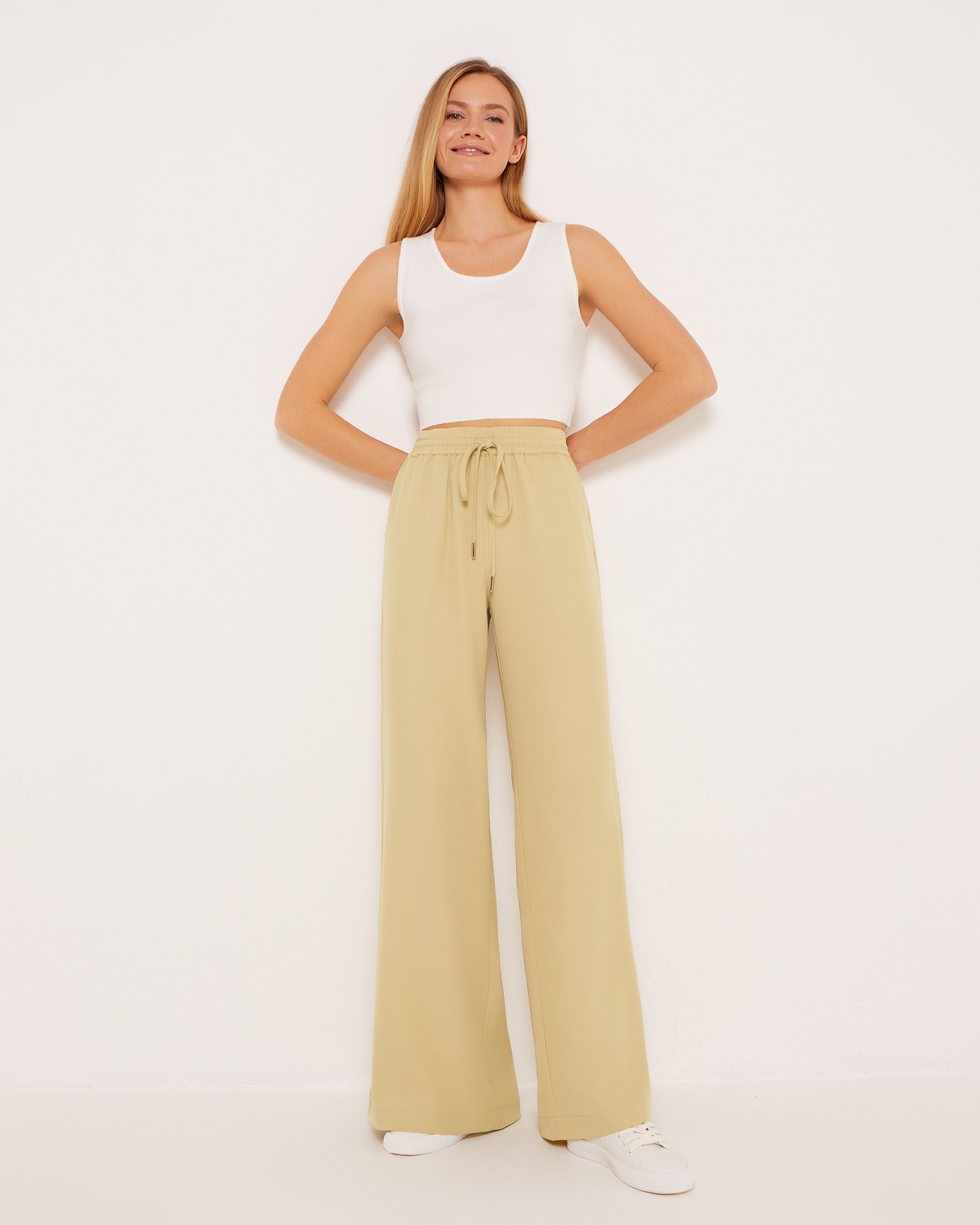 Loose-fit trousers