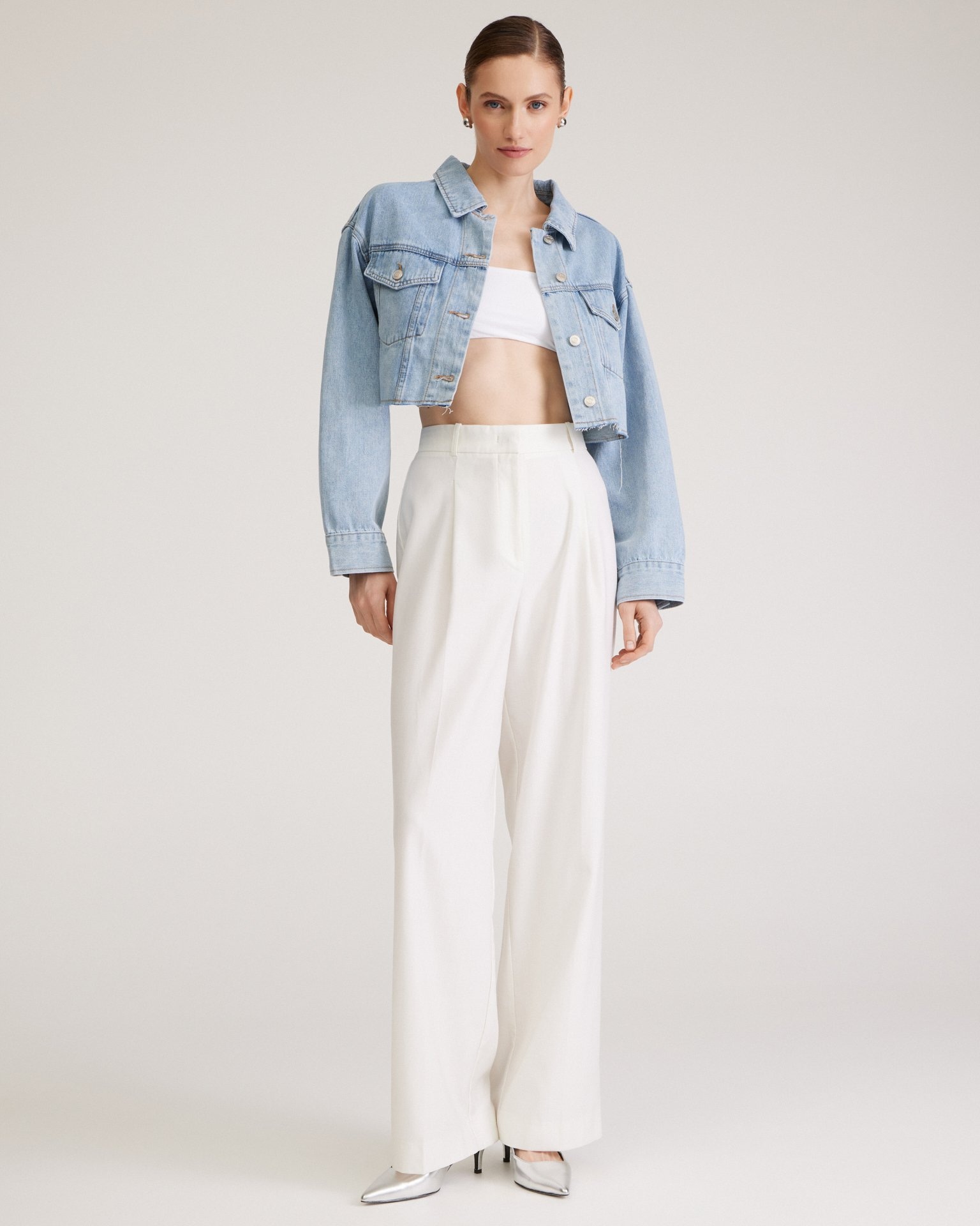 Denim jacket with raw hem