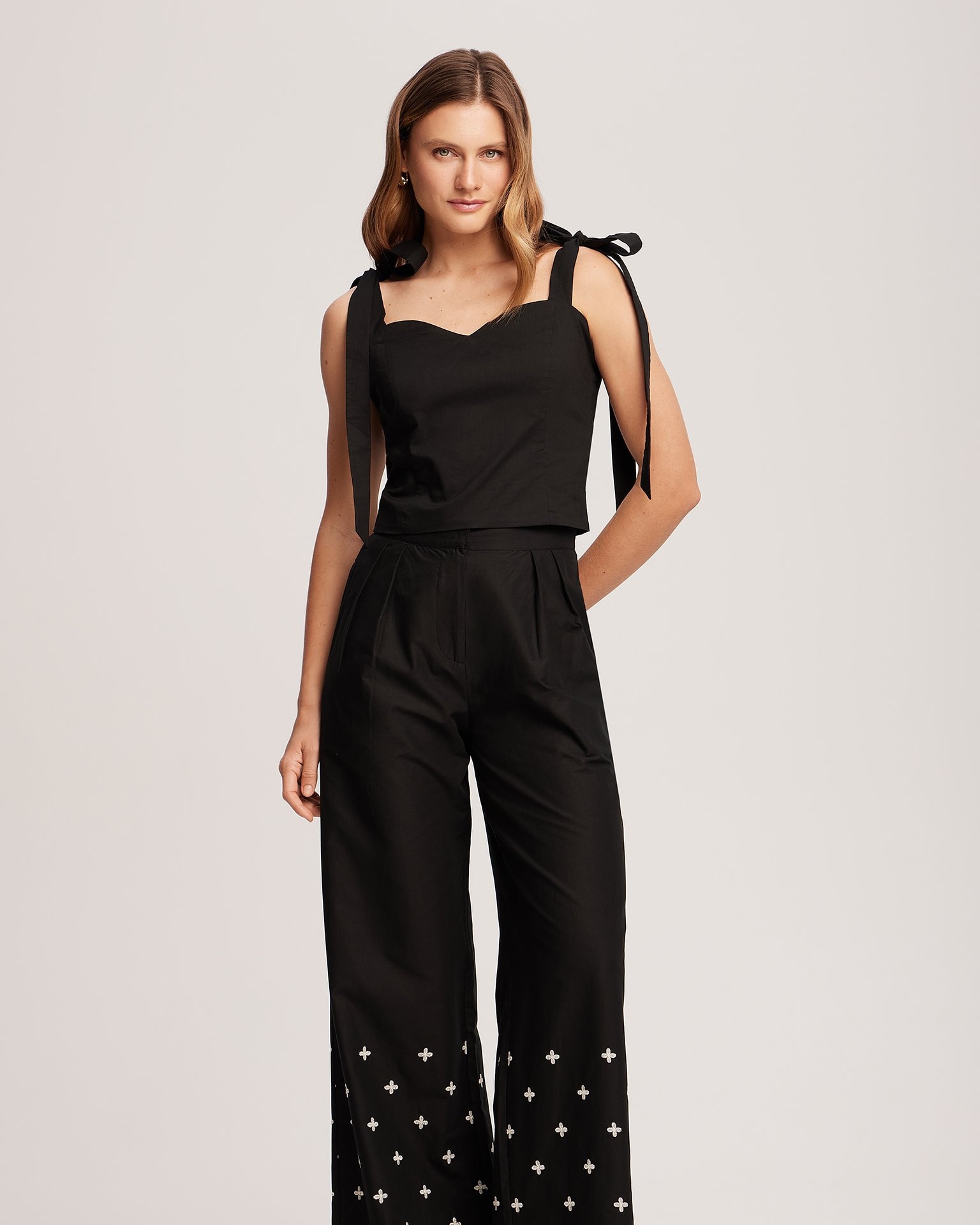 Straight-leg trousers with embroidery