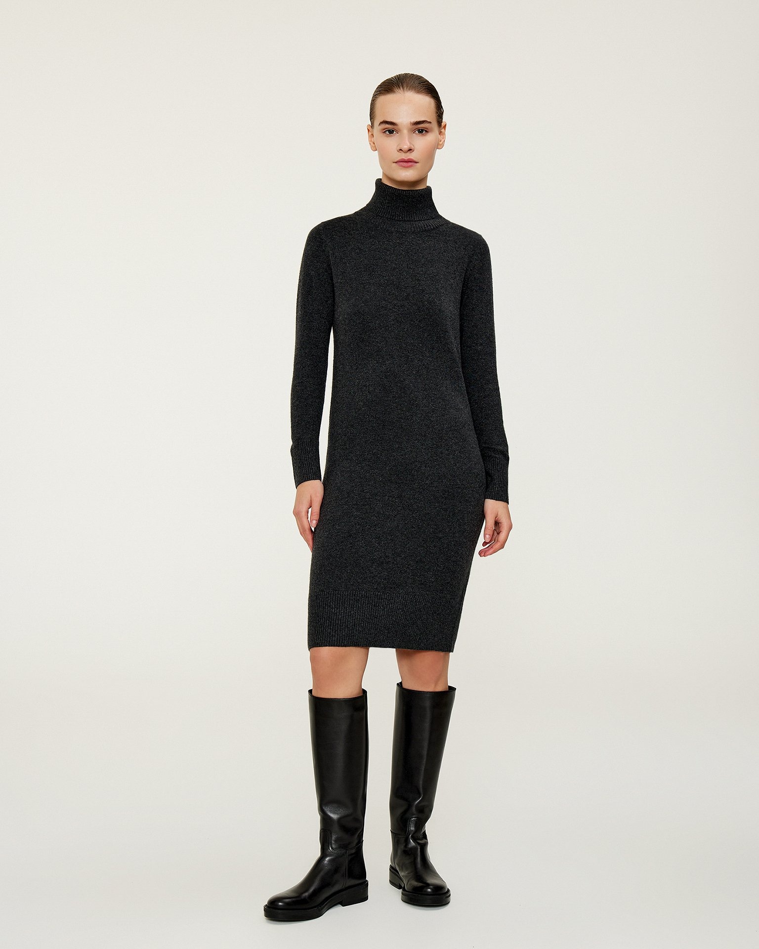 Dress with a double collar