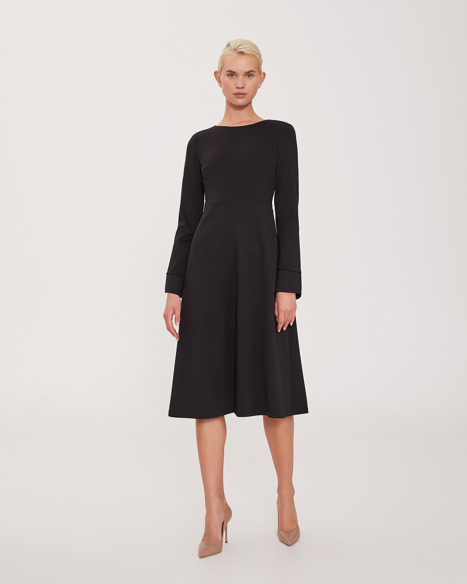 Basic long-sleeved dress in black