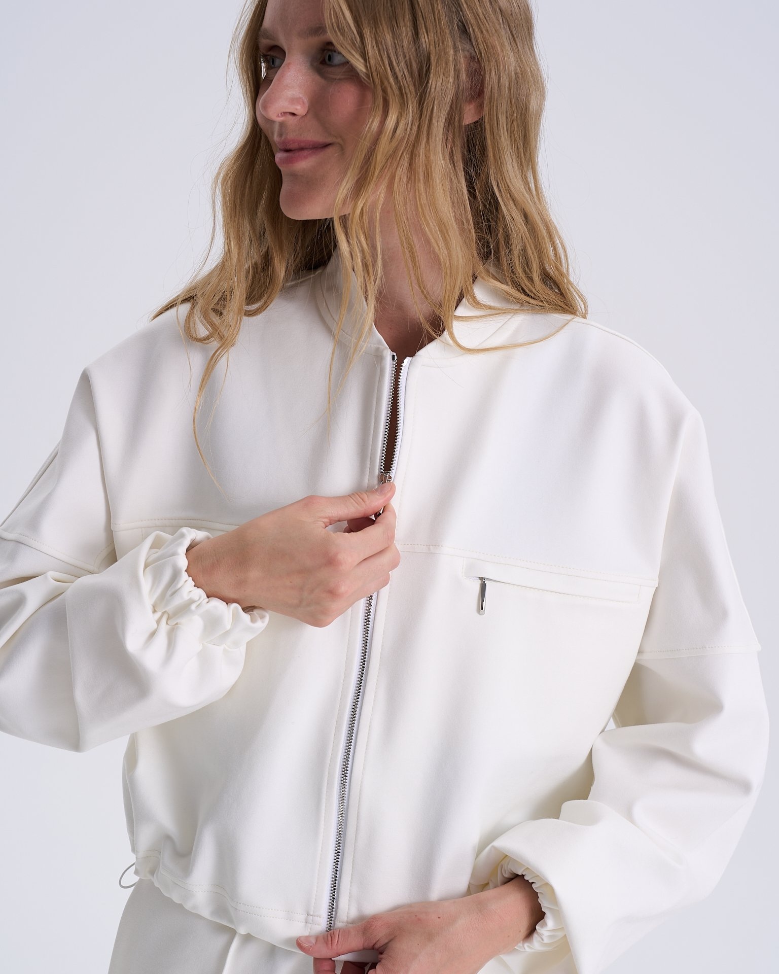 Bomber jacket with adjustable ribbed hem