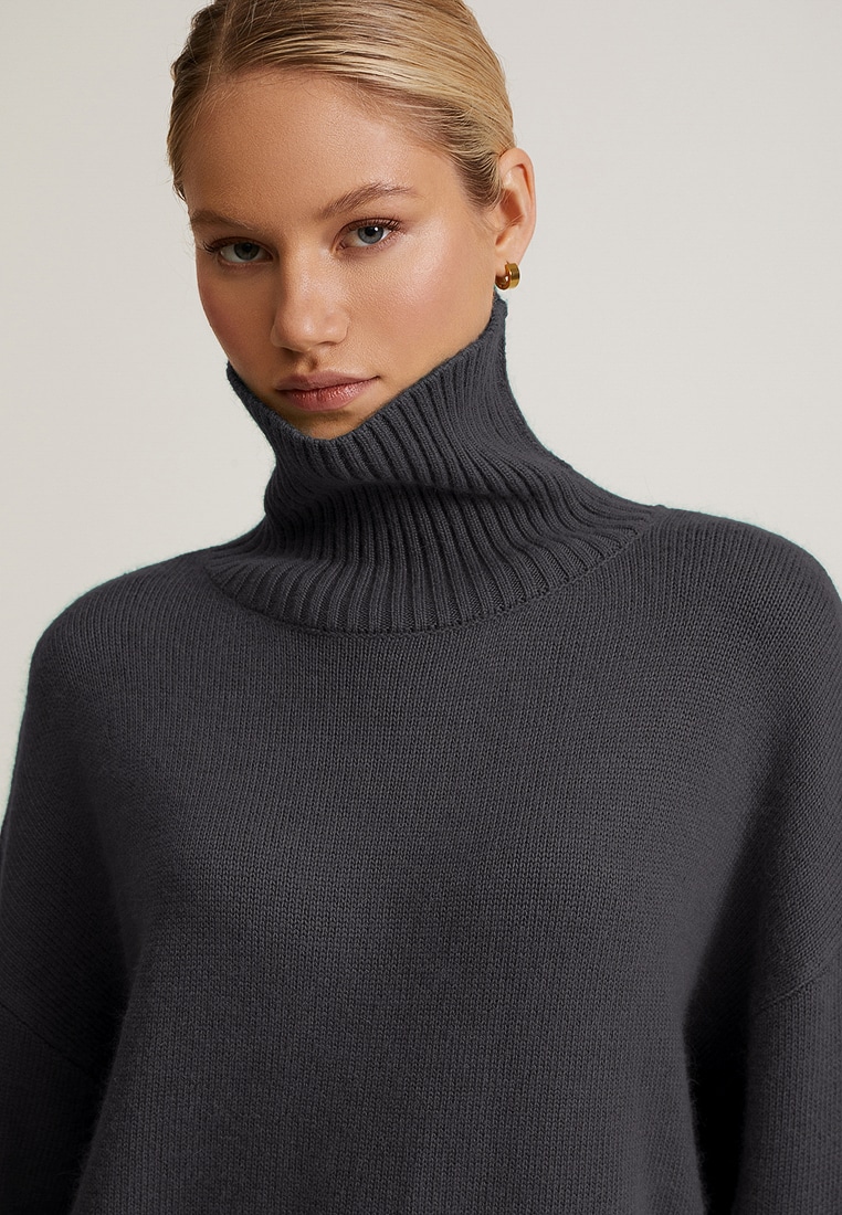 Graphite-coloured jumper with a high neck