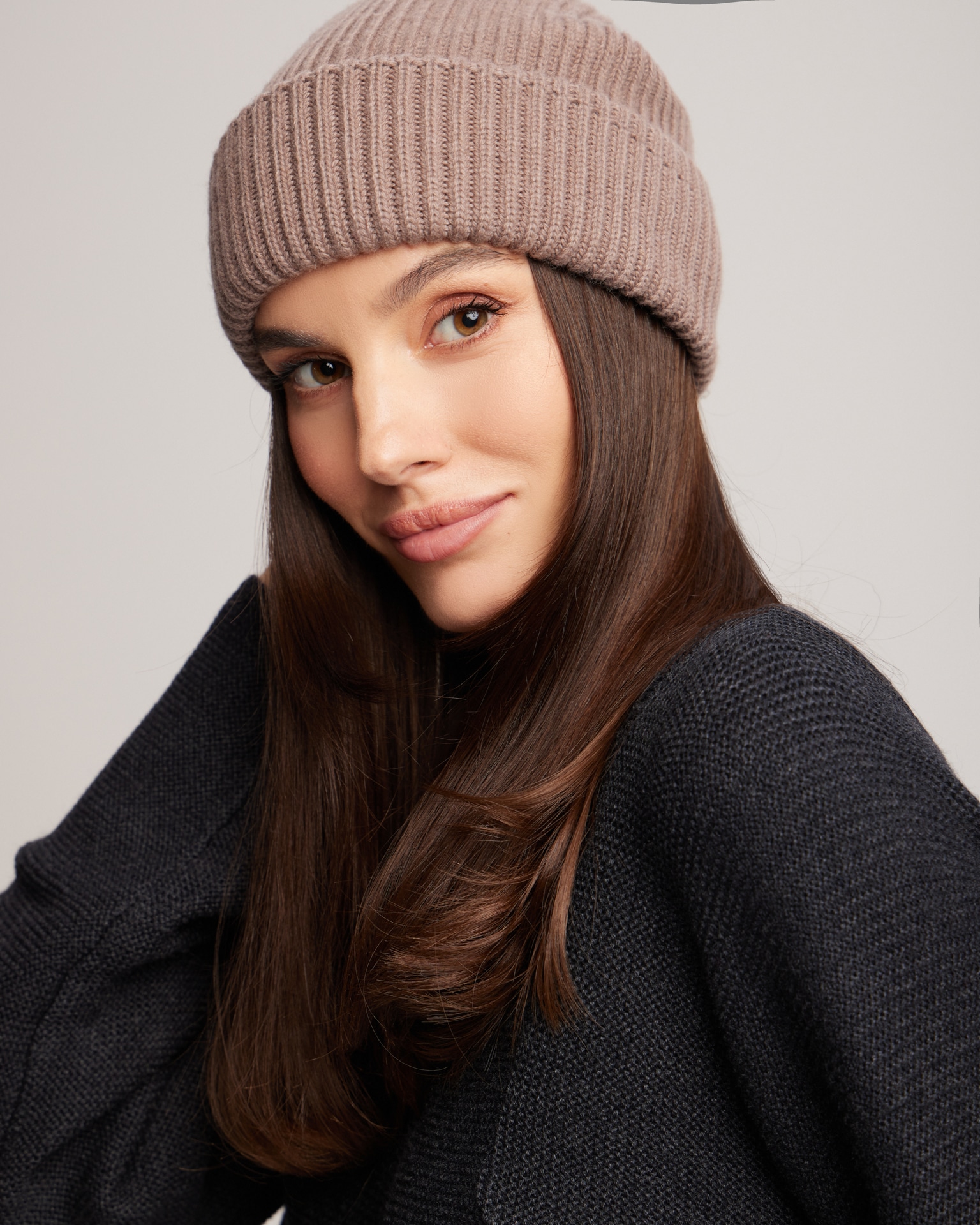 Ribbed wool hat in brown