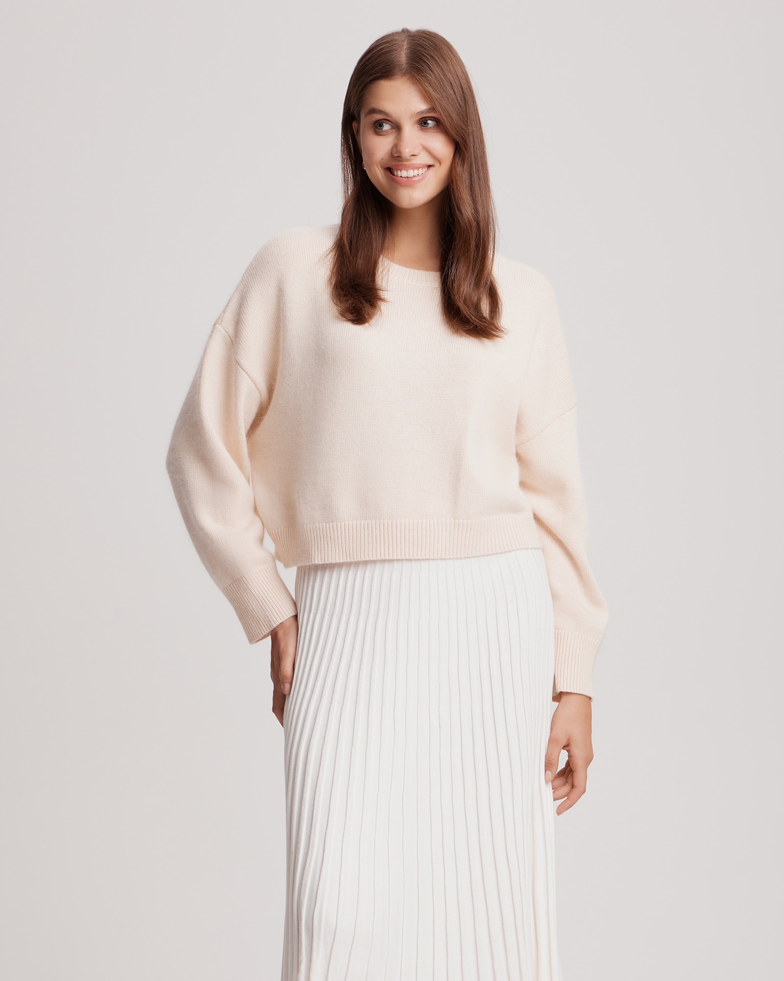 Milk-coloured midi pleated skirt