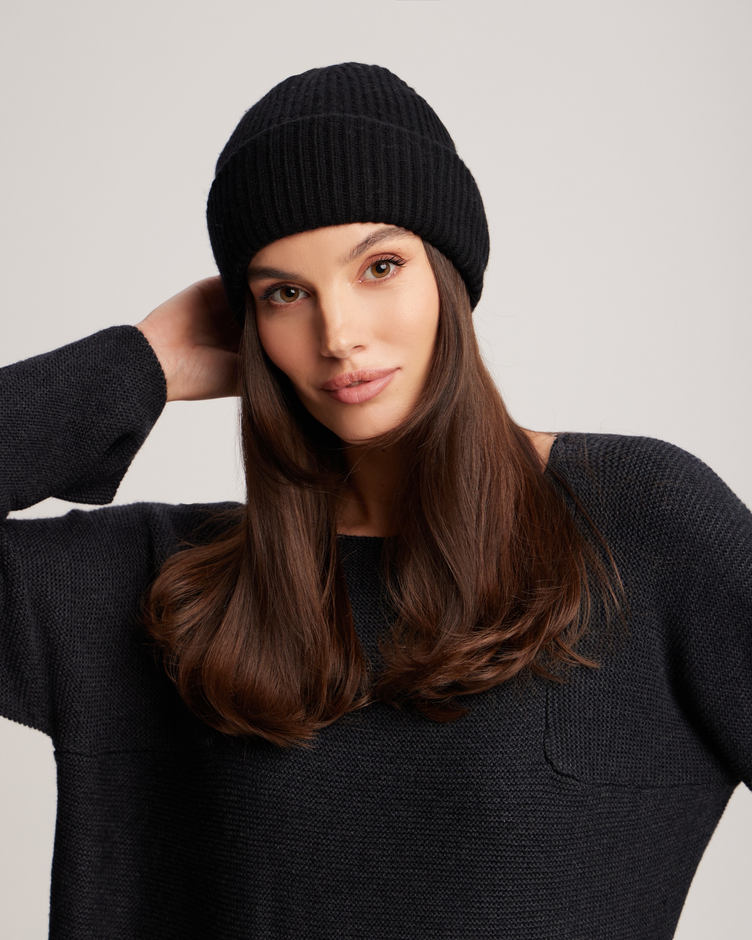 Black ribbed wool beanie