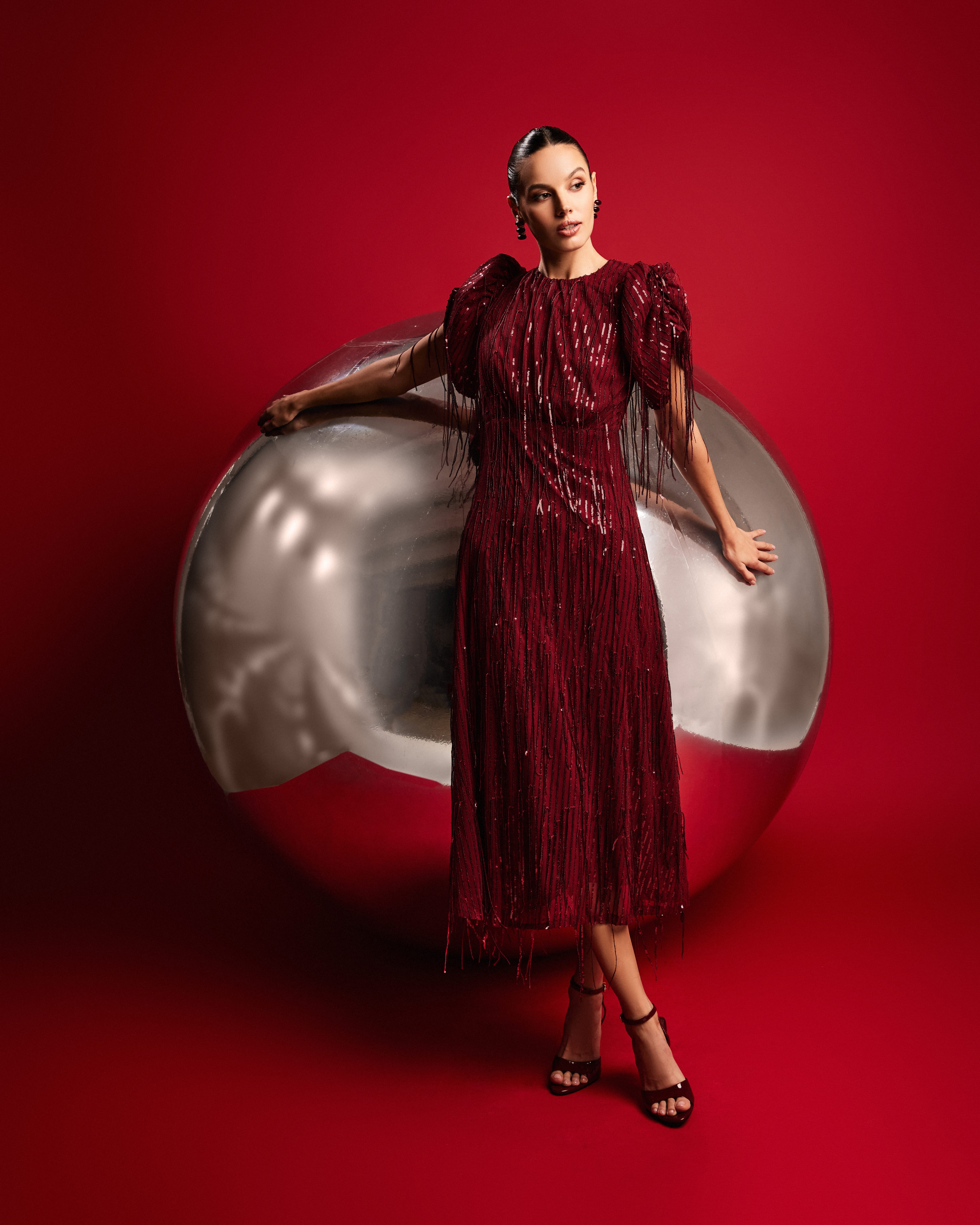 Sequinned dress in wine red
