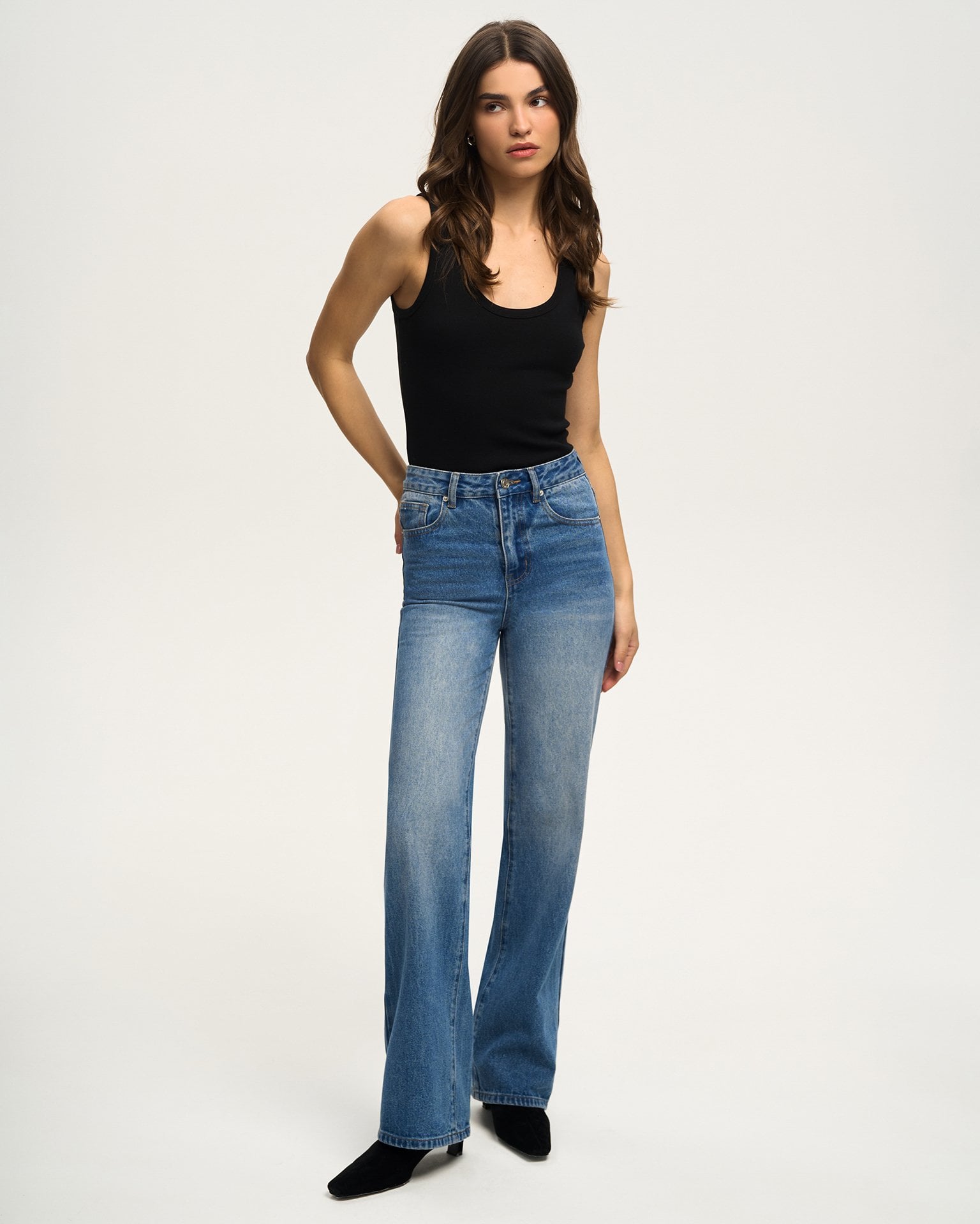 Straight-leg jeans in light blue