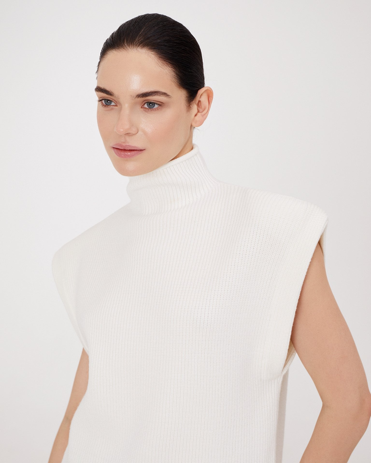 Viscose sleeveless vest