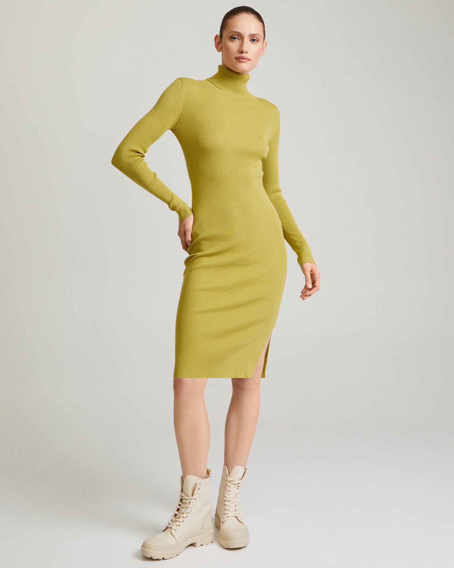 Dress with a Collar