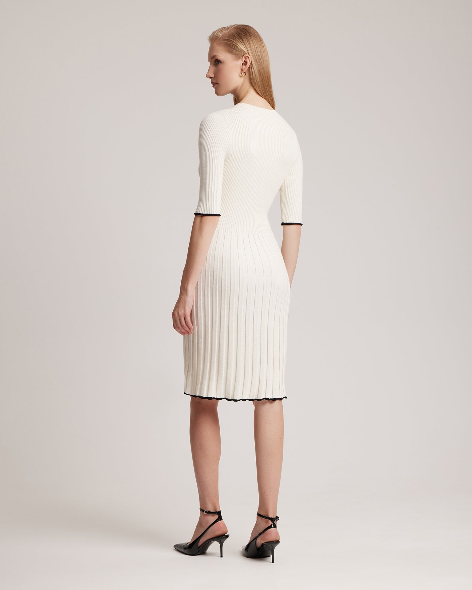 White dress, Milk — photo 3
