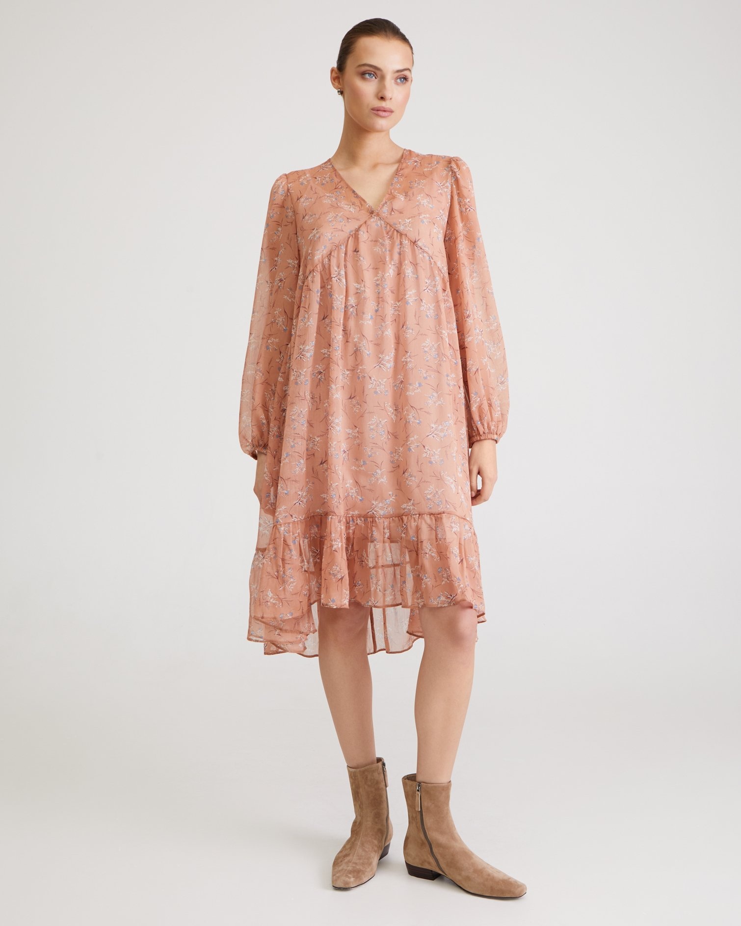 Dress with a high waist