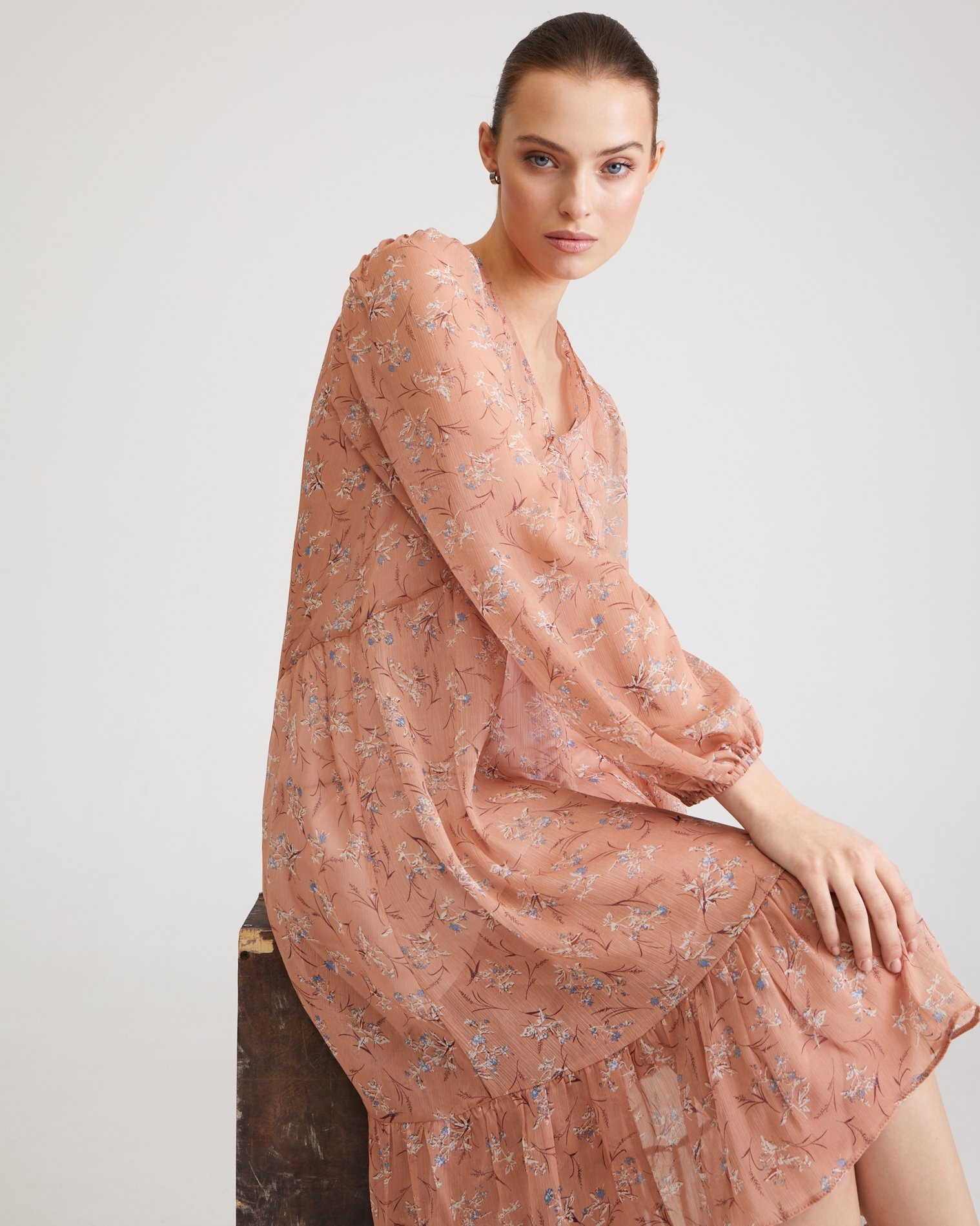 Dress with a high waist