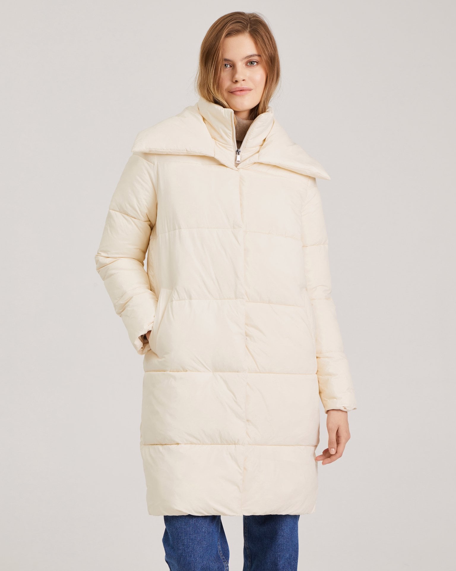 Down coat with turn-down collar