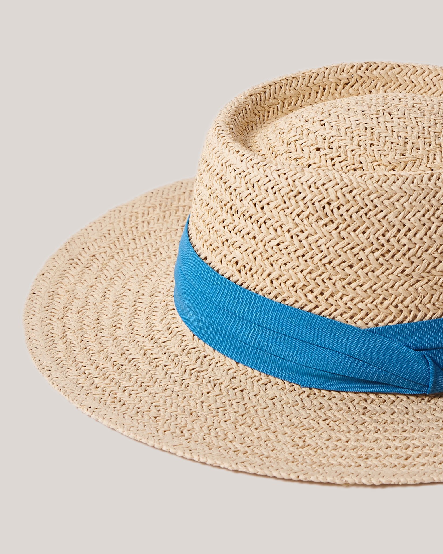 Narrow-brimmed hat
