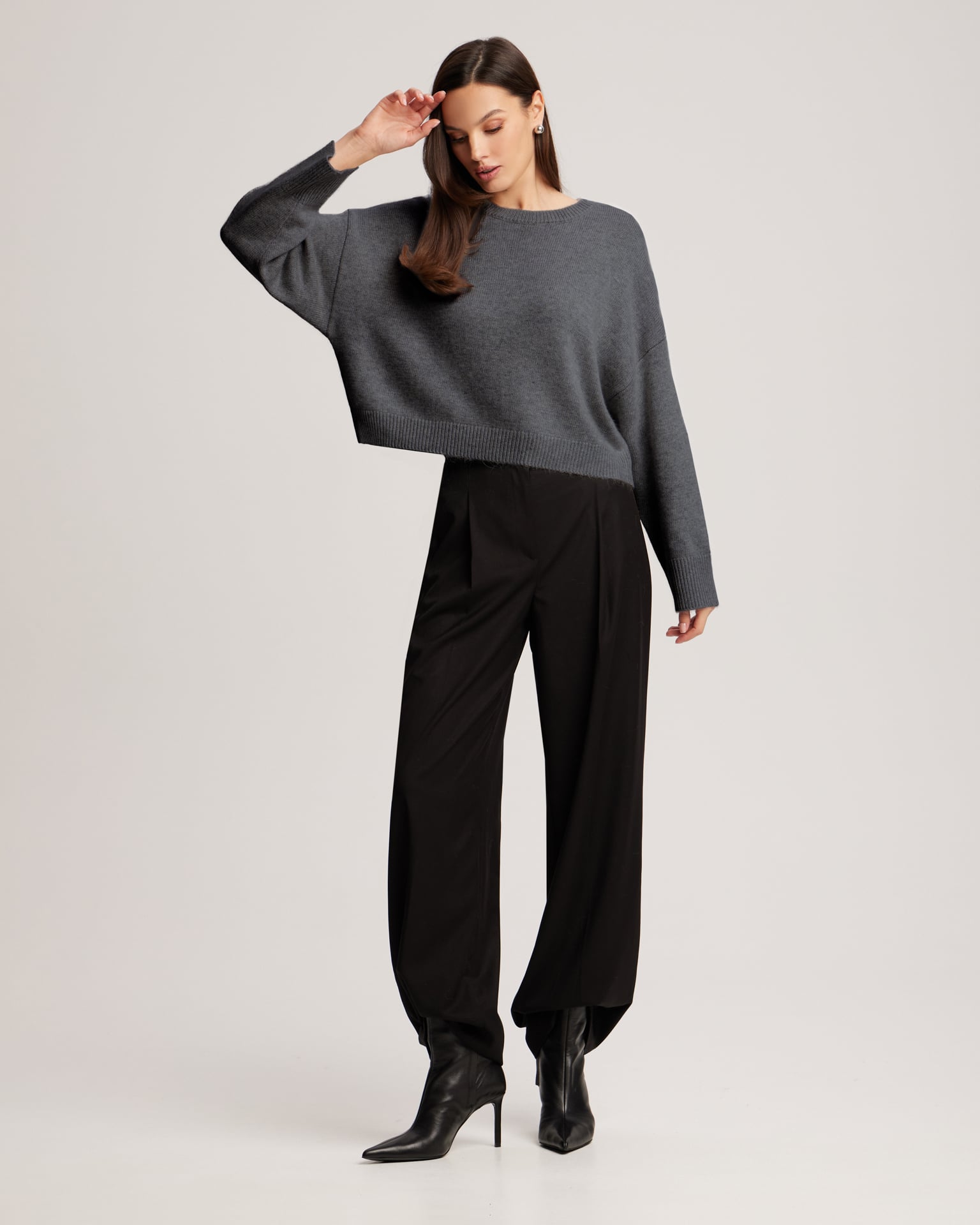 Cropped jumper in graphite colour