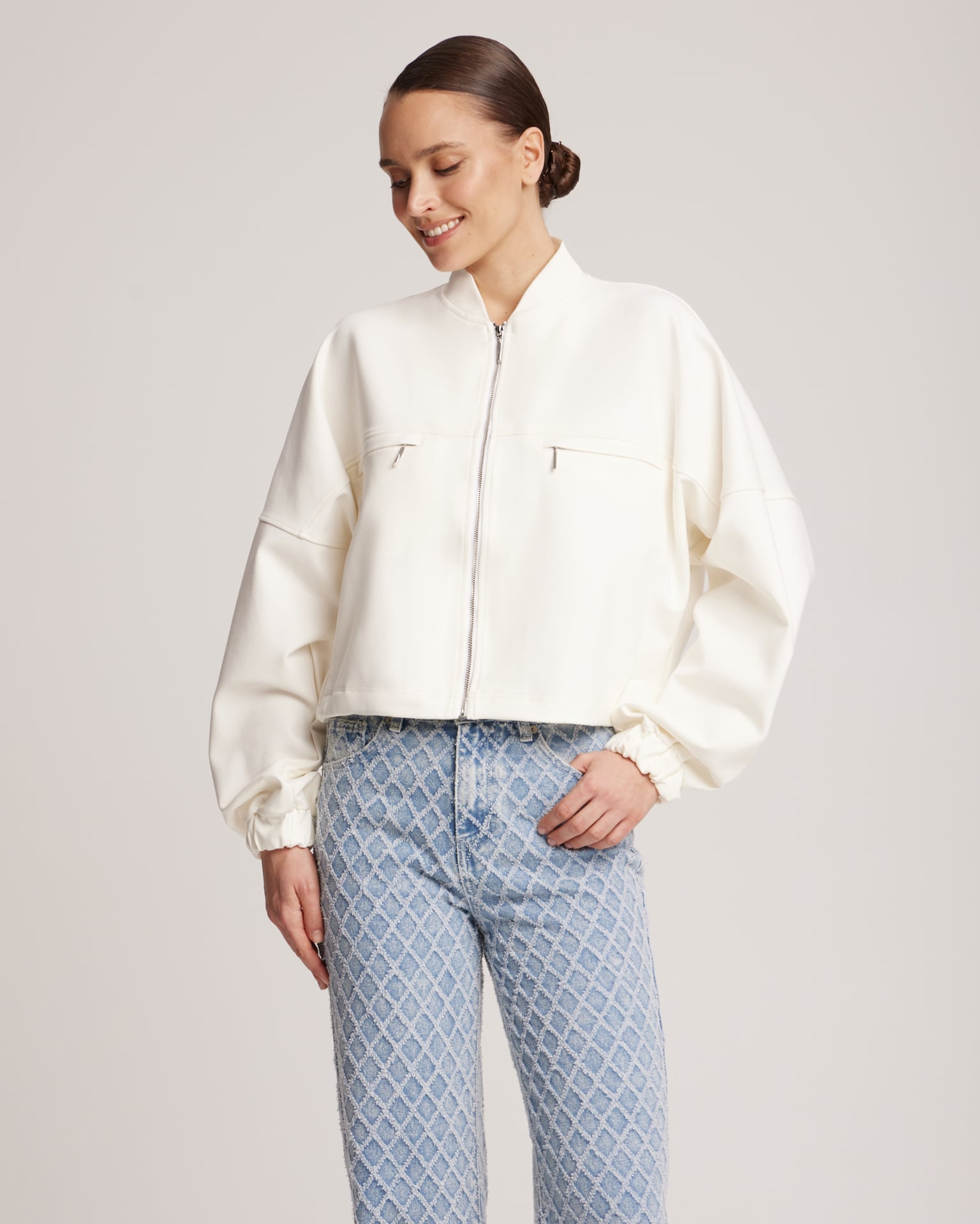 Bomber jacket with adjustable ribbed hem