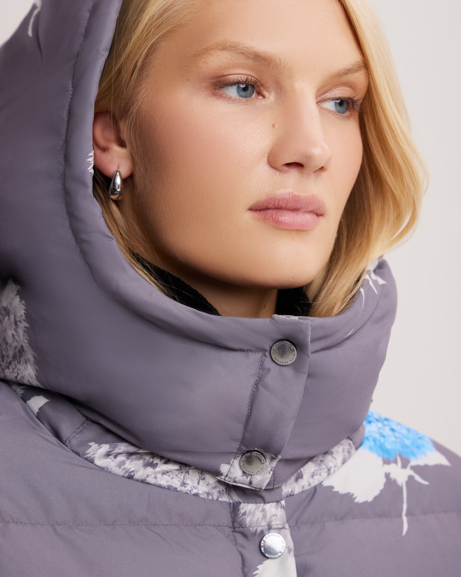 Longline down jacket with limited edition Hydrangea print, Grey — photo 9