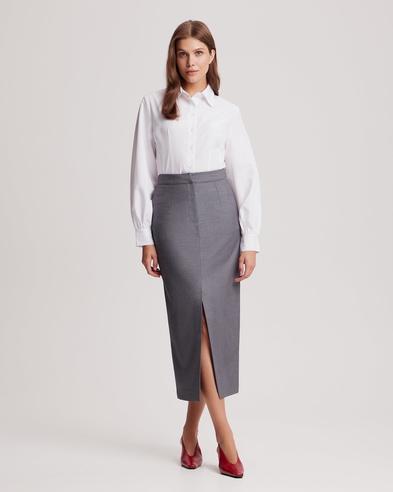 Straight skirt with a slit